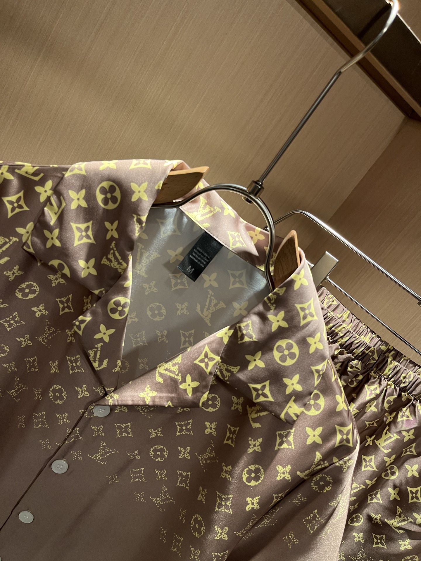  Louis Vuit*on 路易家族 2025春夏新款Monogram系列！轻奢休闲套装，男女同款👫睡