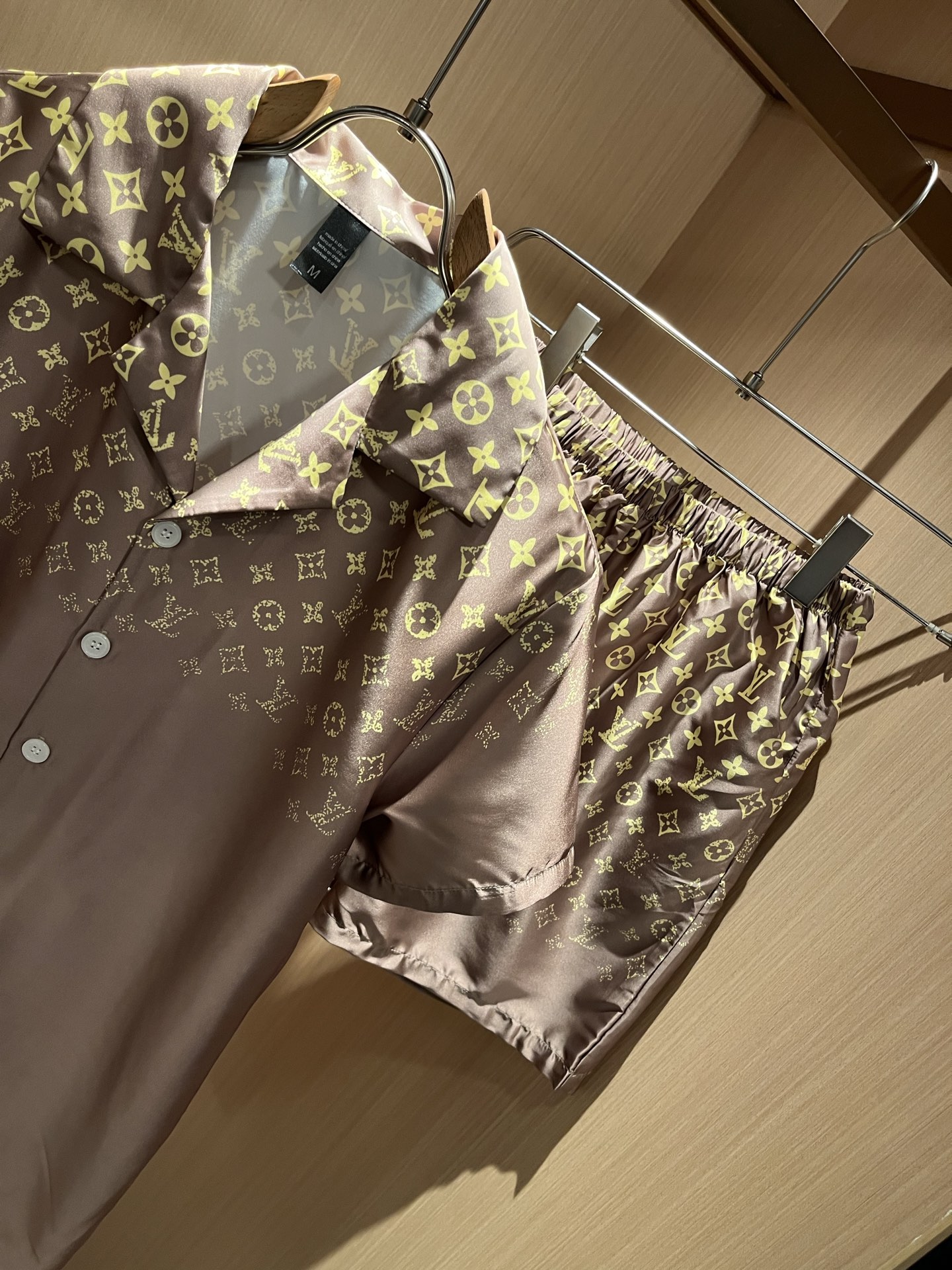  Louis Vuit*on 路易家族 2025春夏新款Monogram系列！轻奢休闲套装，男女同款👫睡