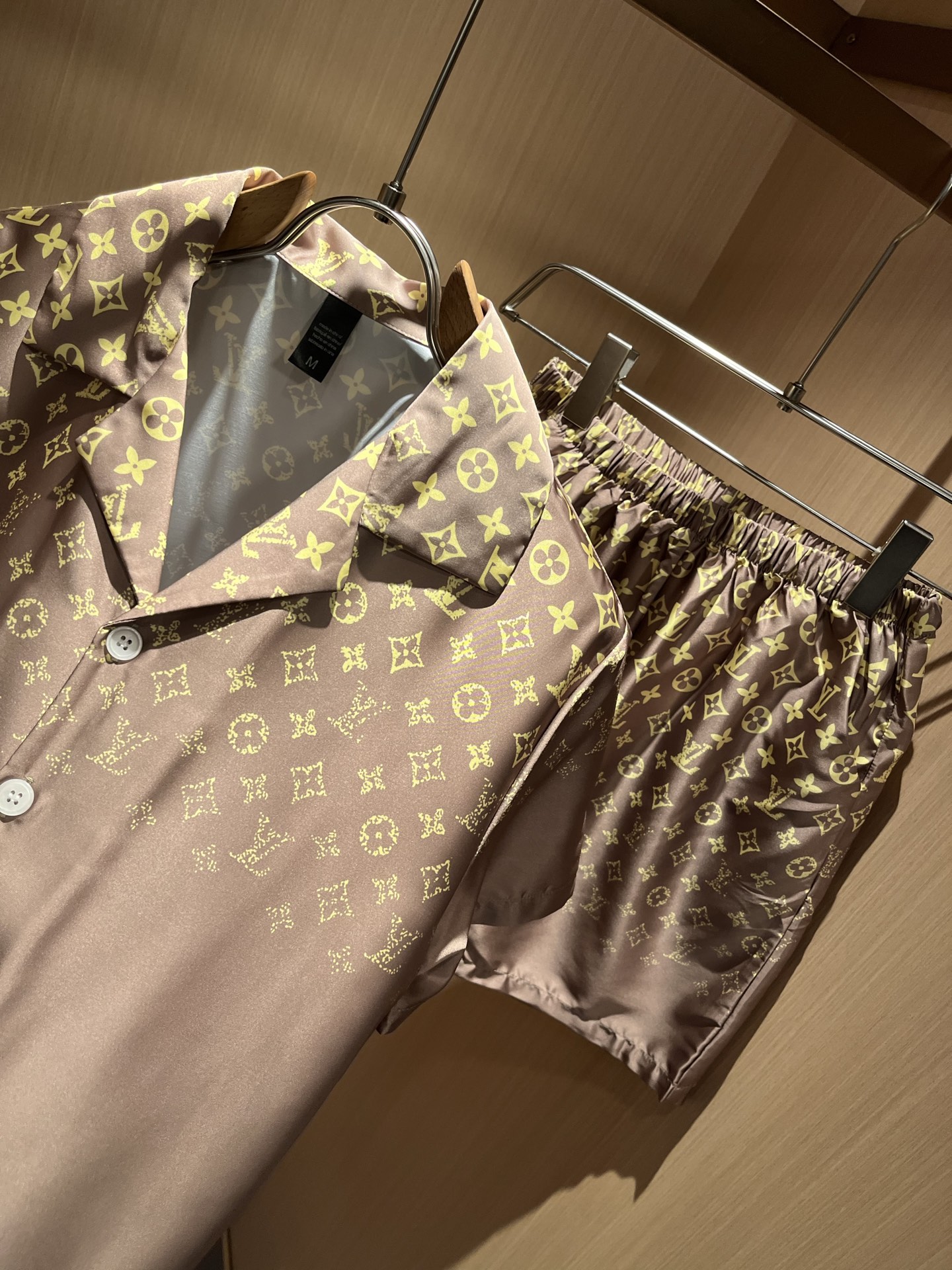  Louis Vuit*on 路易家族 2025春夏新款Monogram系列！轻奢休闲套装，男女同款👫睡