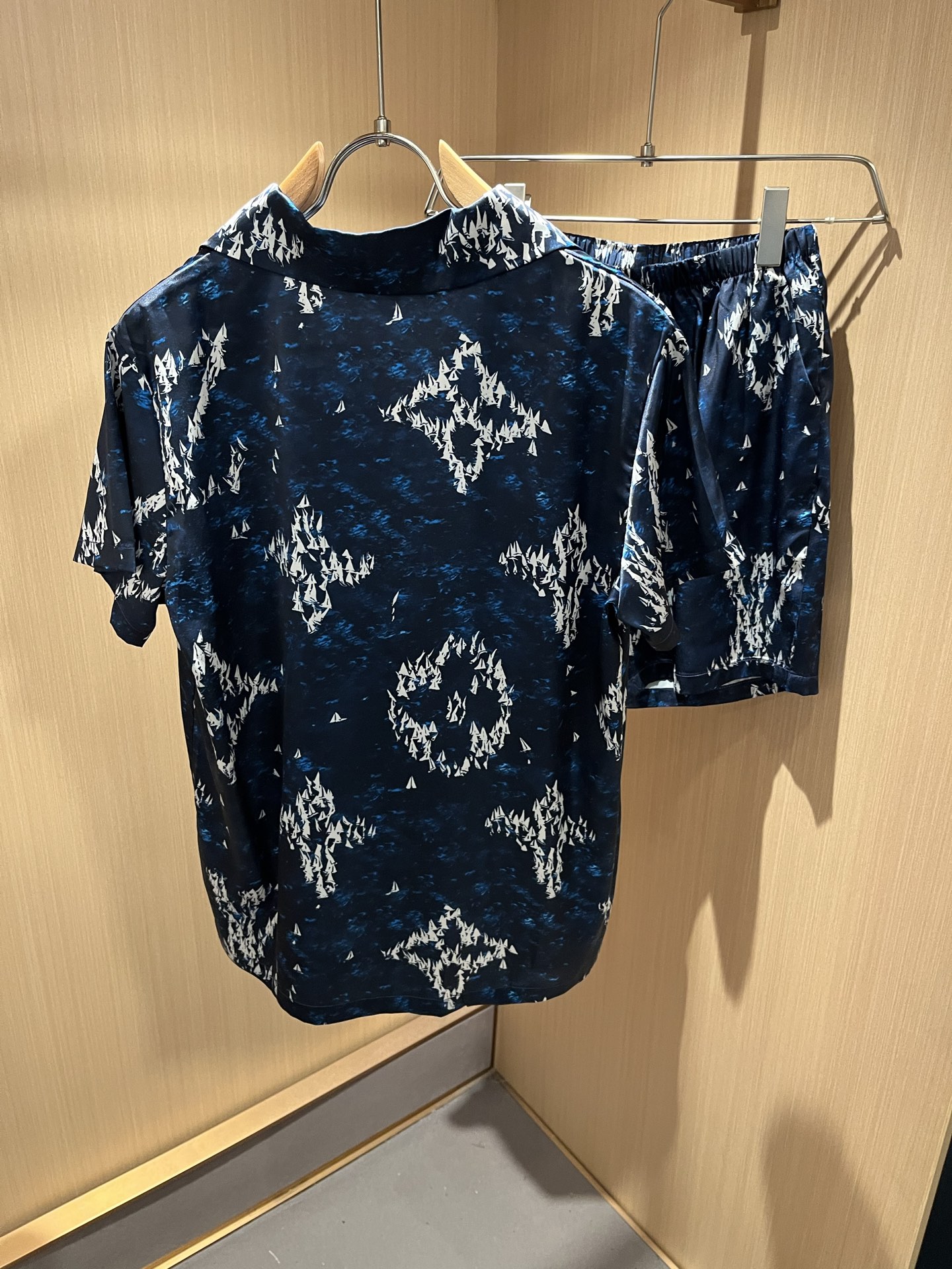  Louis Vuit*on 路易家族 2025春夏新款Monogram系列！轻奢休闲套装，男女同款👫睡