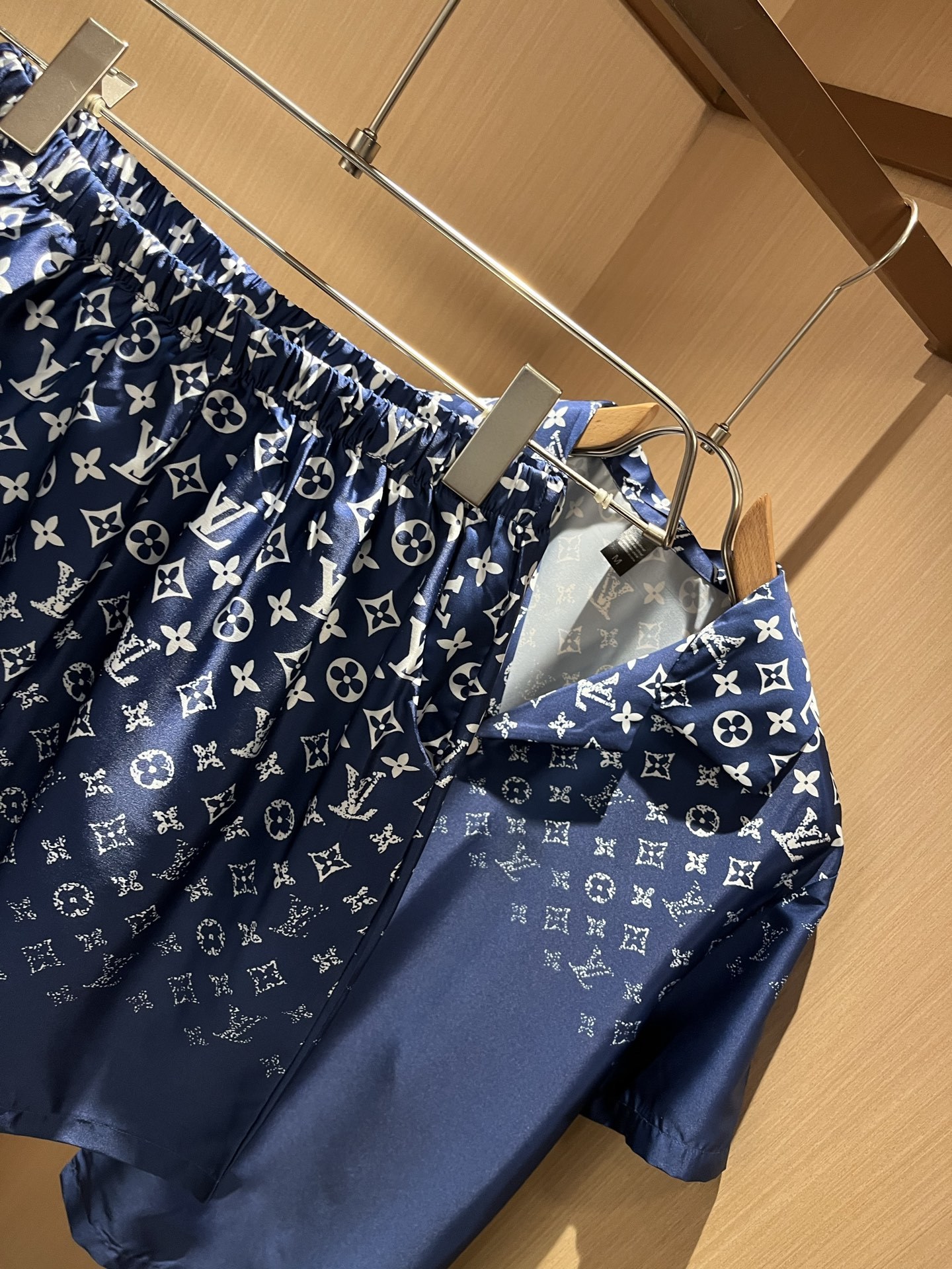 Louis Vuit*on 路易家族 2025春夏新款Monogram系列!轻奢休闲套装,男女同款👫睡