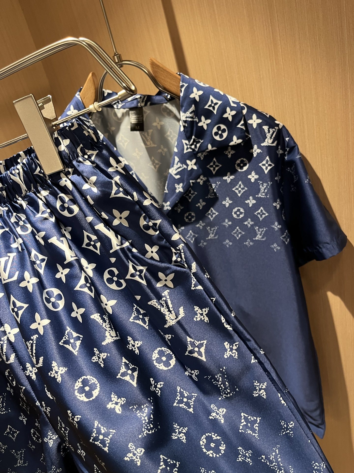Louis Vuit*on 路易家族 2025春夏新款Monogram系列!轻奢休闲套装,男女同款👫睡