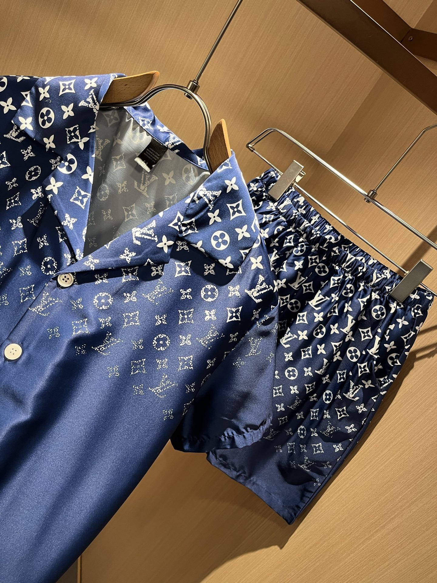Louis Vuit*on 路易家族 2025春夏新款Monogram系列!轻奢休闲套装,男女同款👫睡