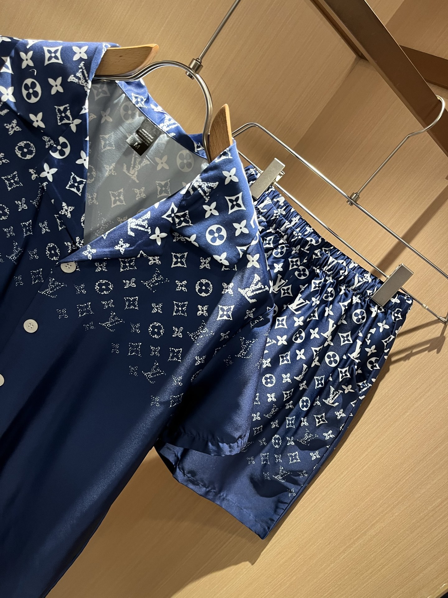 Louis Vuit*on 路易家族 2025春夏新款Monogram系列!轻奢休闲套装,男女同款👫睡