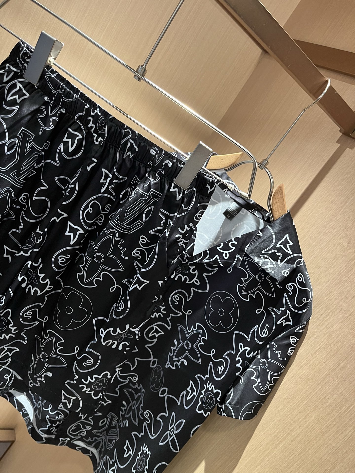 Louis Vuit*on 路易家族 2025春夏新款Monogram系列!轻奢休闲套装,男女同款👫睡