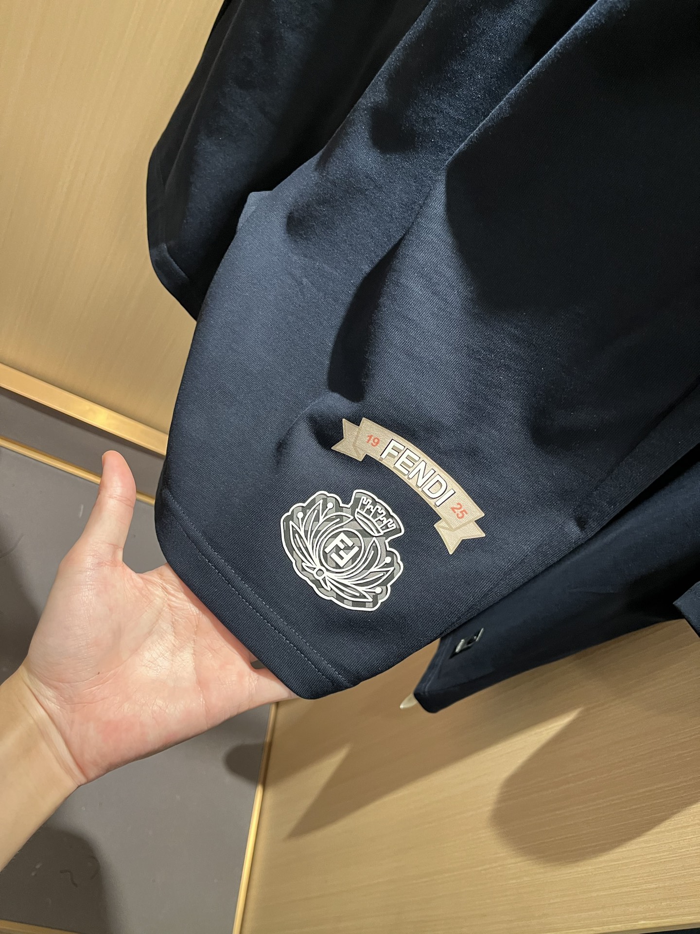  FEN 芬*迪 2025春夏新款男士休闲套装，百搭不限制年龄，衣身标识LOGO压胶设计！无论你是轻熟还