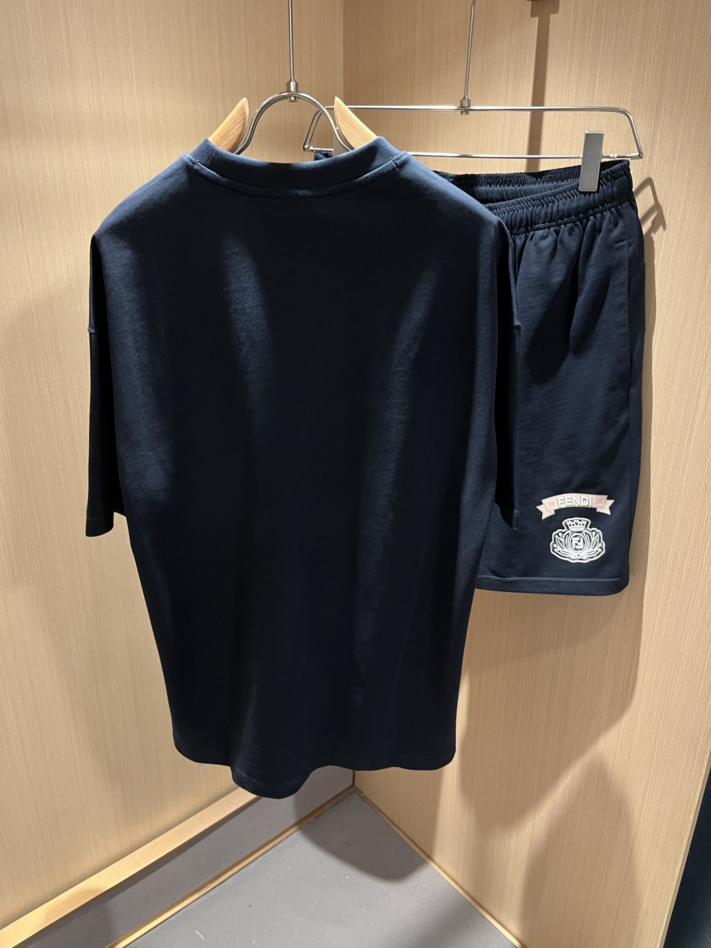  FEN 芬*迪 2025春夏新款男士休闲套装，百搭不限制年龄，衣身标识LOGO压胶设计！无论你是轻熟还