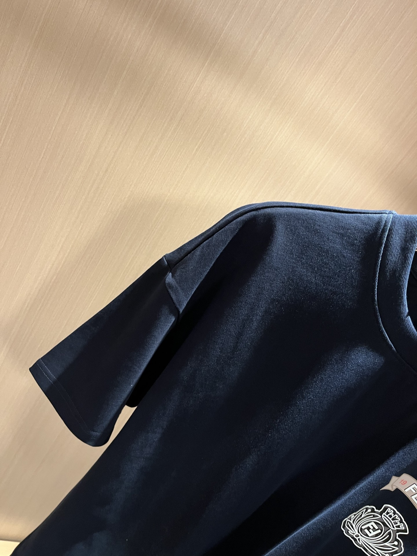  FEN 芬*迪 2025春夏新款男士休闲套装，百搭不限制年龄，衣身标识LOGO压胶设计！无论你是轻熟还