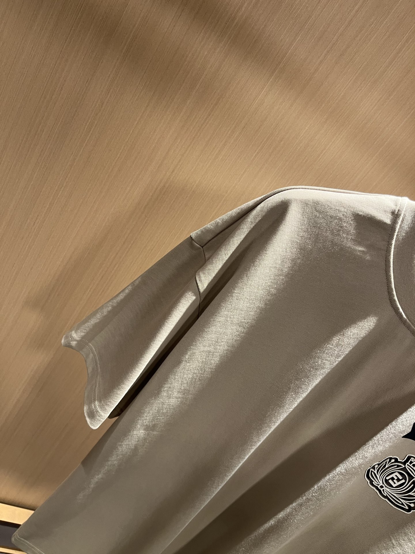  FEN 芬*迪 2025春夏新款男士休闲套装，百搭不限制年龄，衣身标识LOGO压胶设计！无论你是轻熟还