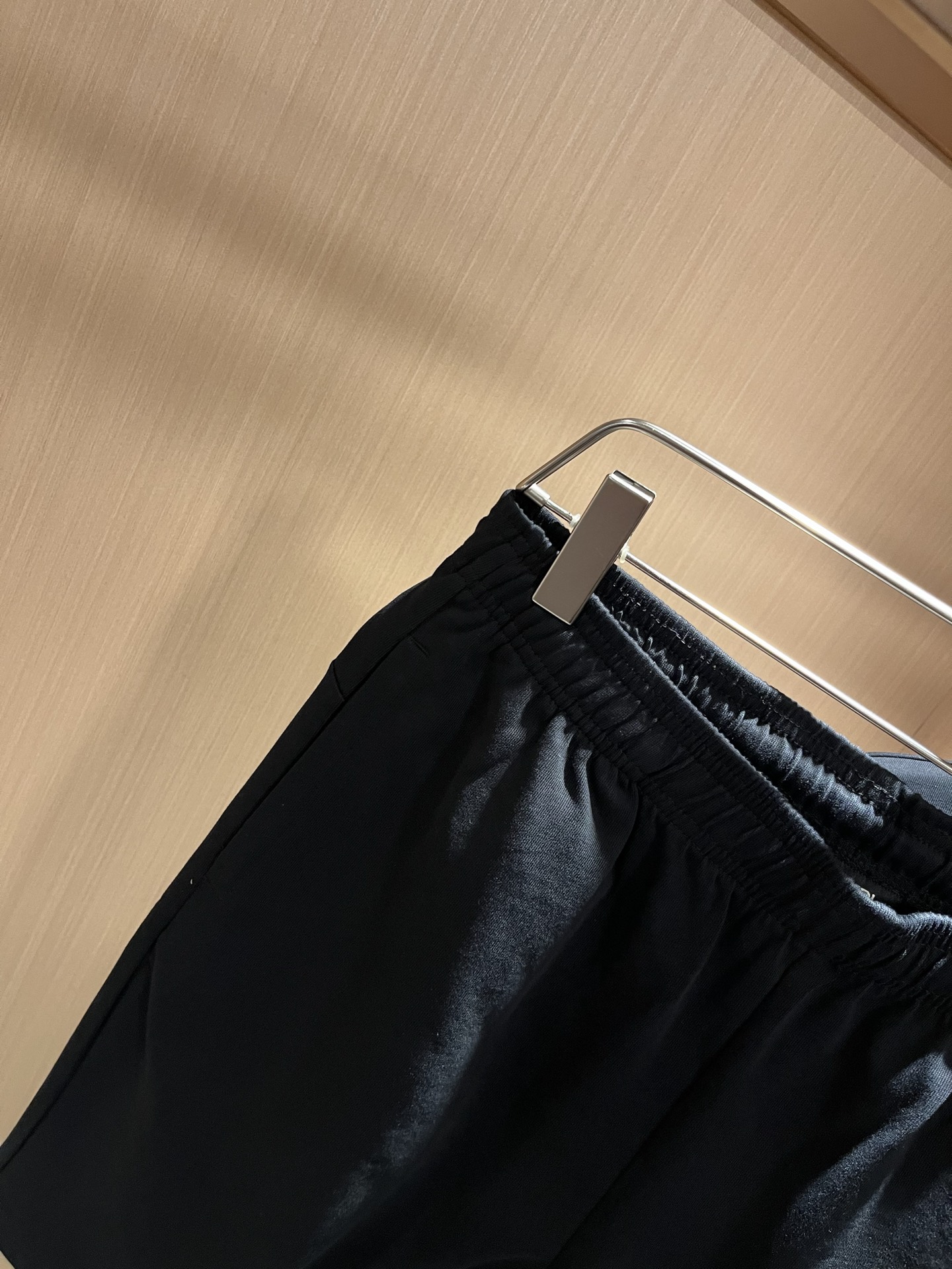  FEN 芬*迪 2025春夏新款男士休闲套装，百搭不限制年龄，衣身标识LOGO压胶设计！无论你是轻熟还