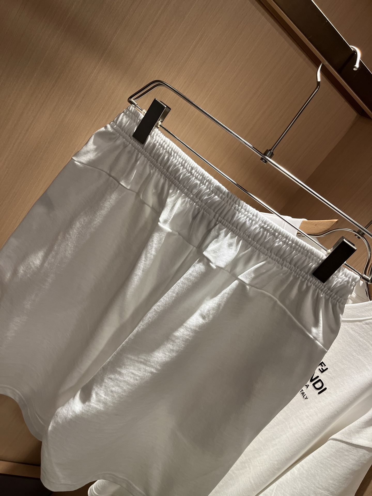  FEN 芬*迪 2025春夏新款男士休闲套装，百搭不限制年龄，衣身标识LOGO压胶设计！无论你是轻熟还