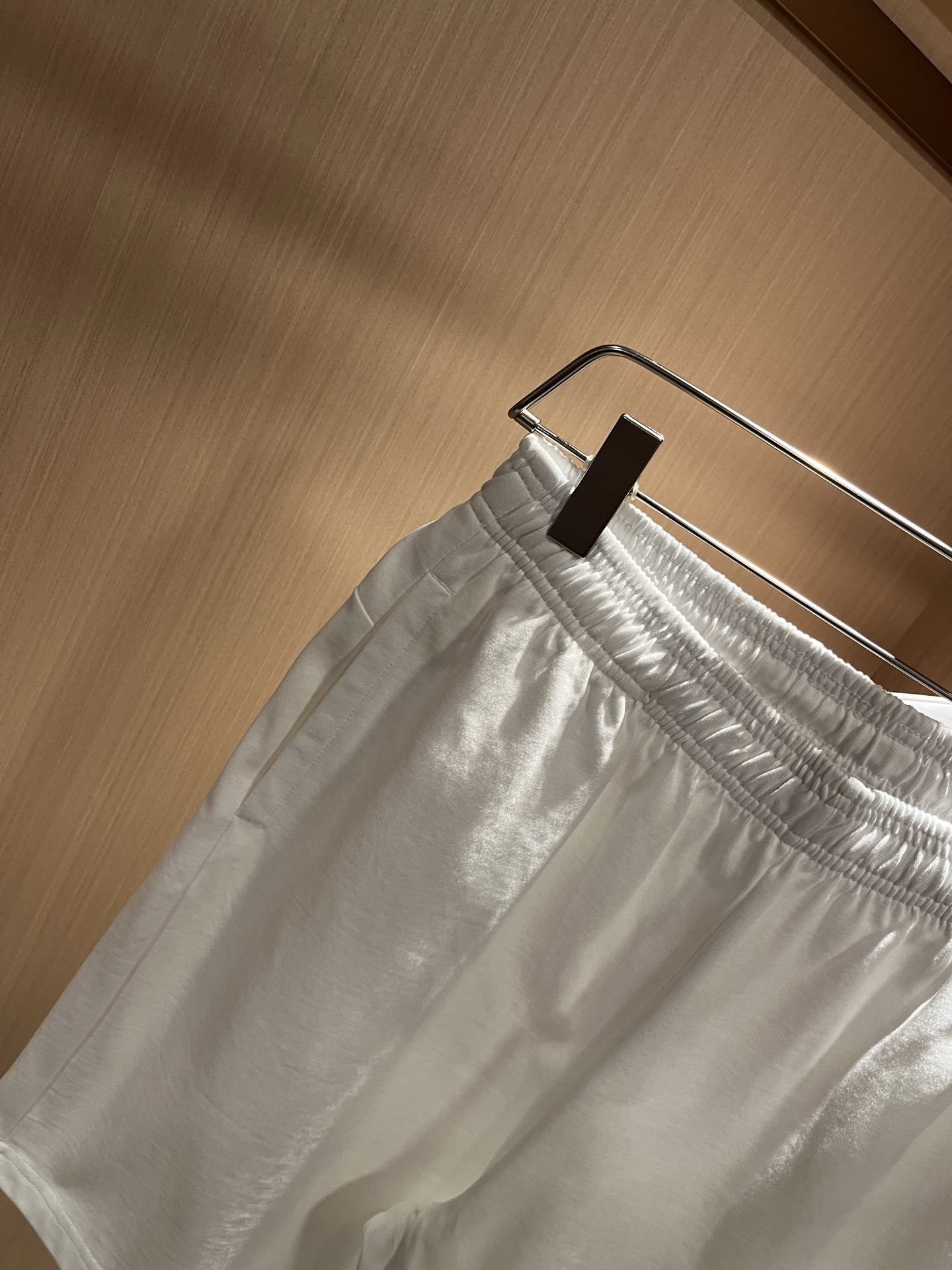  FEN 芬*迪 2025春夏新款男士休闲套装，百搭不限制年龄，衣身标识LOGO压胶设计！无论你是轻熟还