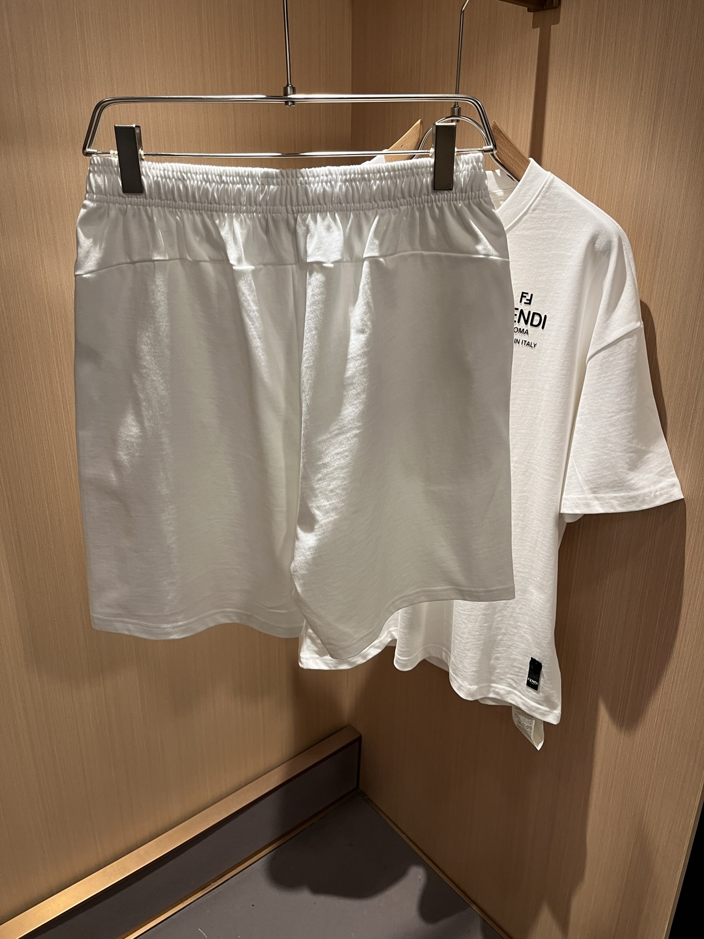  FEN 芬*迪 2025春夏新款男士休闲套装，百搭不限制年龄，衣身标识LOGO压胶设计！无论你是轻熟还