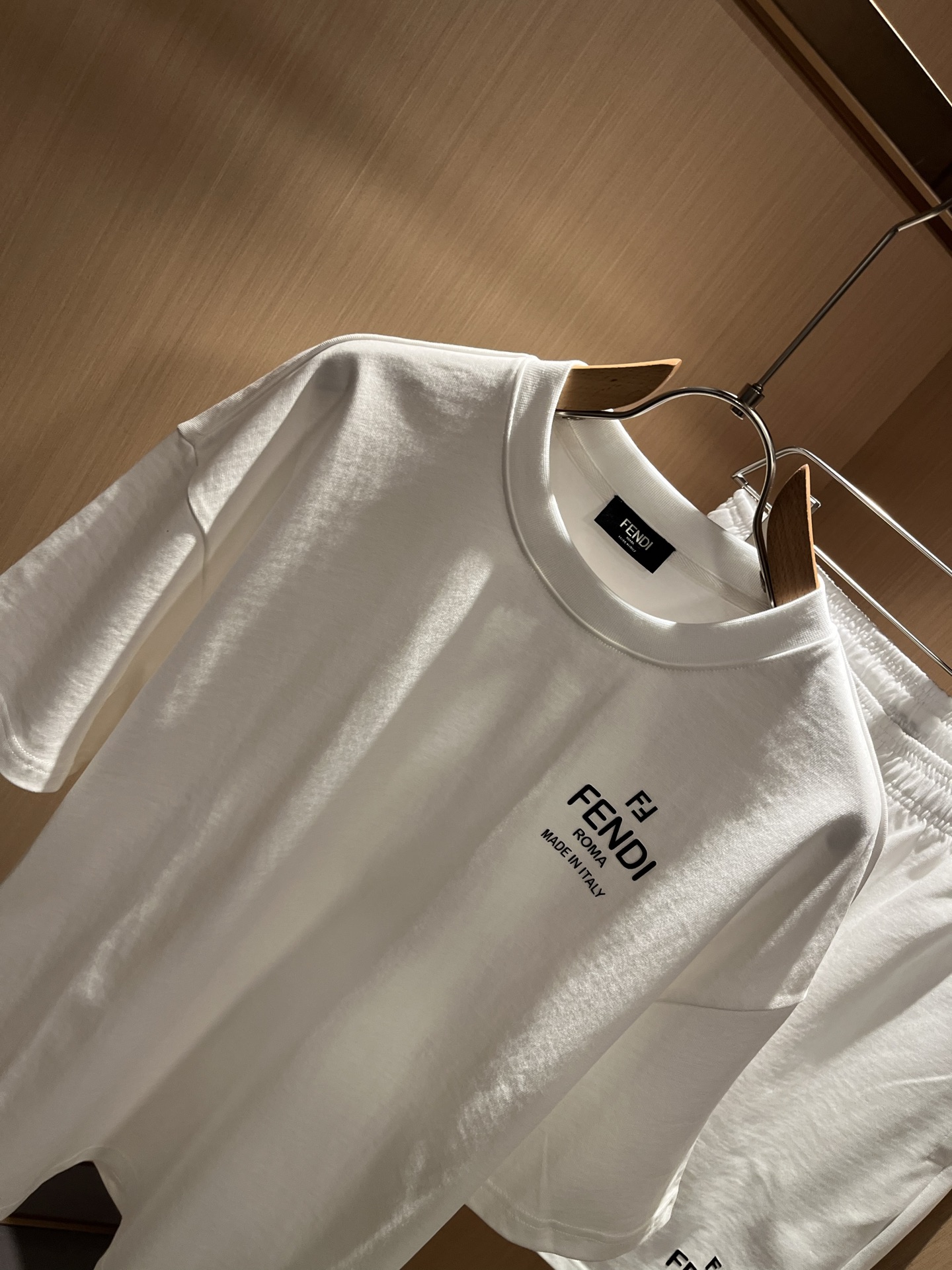  FEN 芬*迪 2025春夏新款男士休闲套装，百搭不限制年龄，衣身标识LOGO压胶设计！无论你是轻熟还