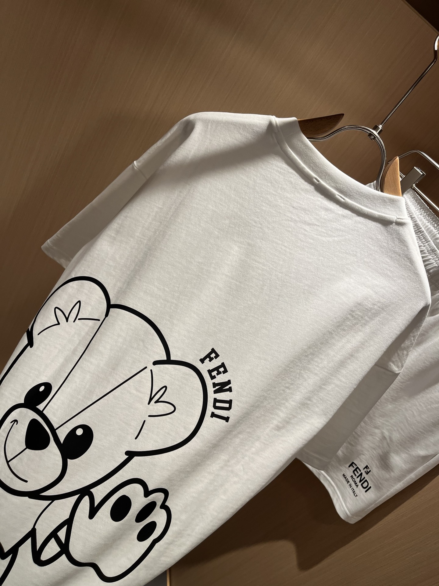  FEN 芬*迪 2025春夏新款男士休闲套装，百搭不限制年龄，衣身标识LOGO压胶设计！无论你是轻熟还