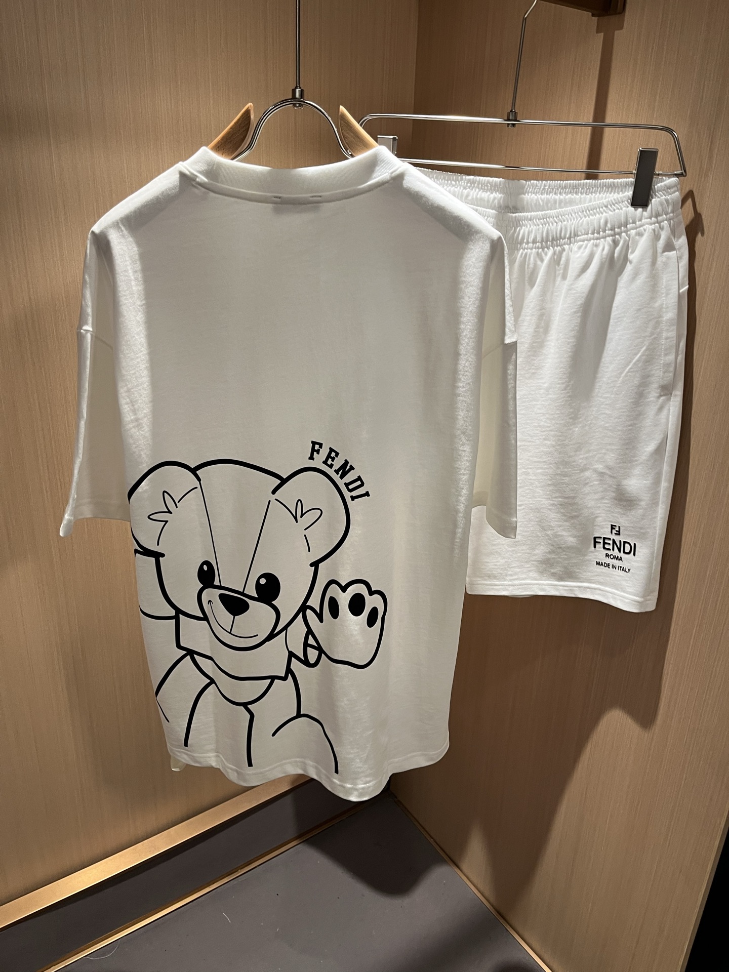  FEN 芬*迪 2025春夏新款男士休闲套装，百搭不限制年龄，衣身标识LOGO压胶设计！无论你是轻熟还