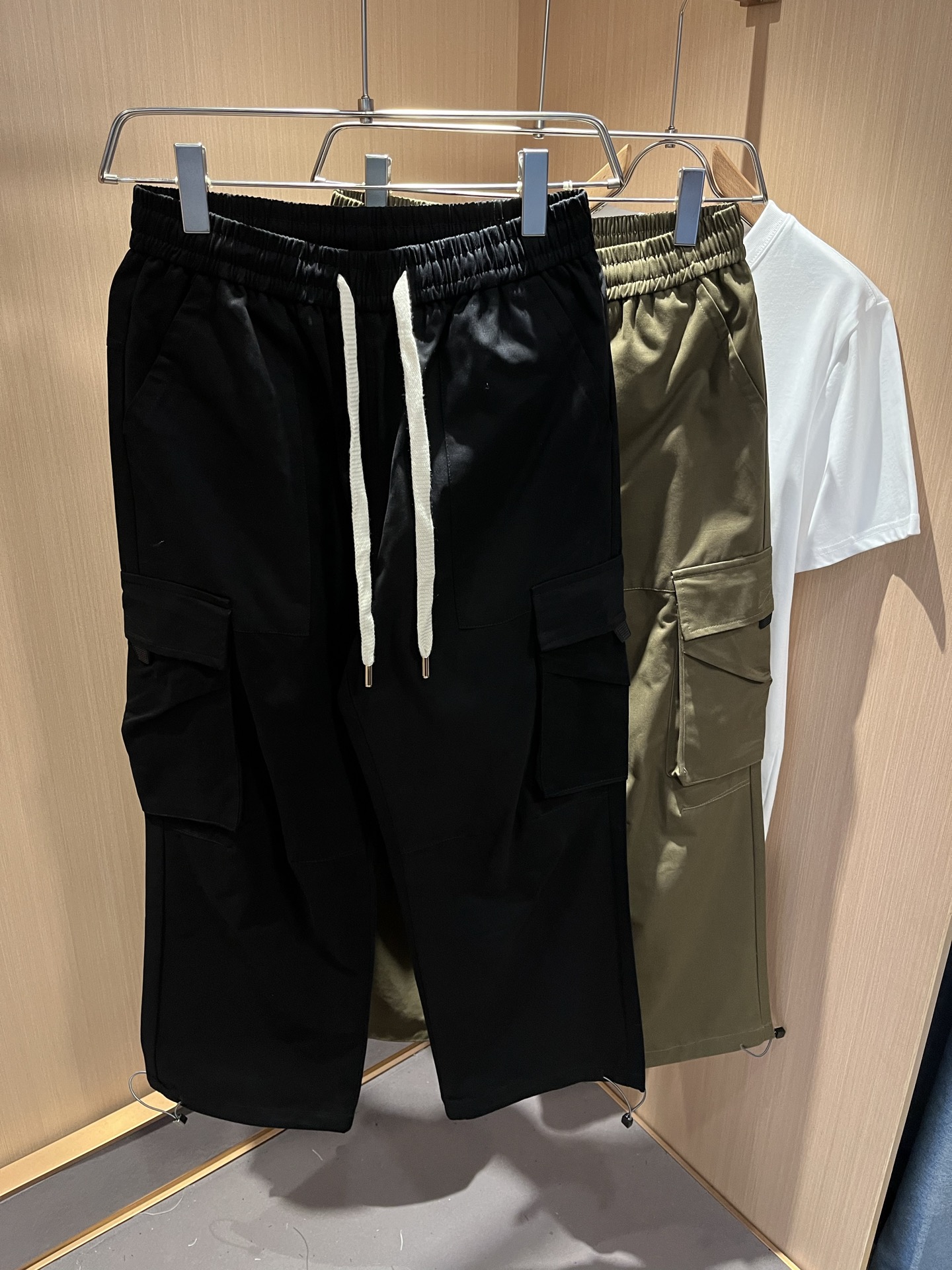  Louls**Vultt*n路易*登 2025春夏新款松紧腰休闲裤 ！标识logo图案皮革修饰！采用双