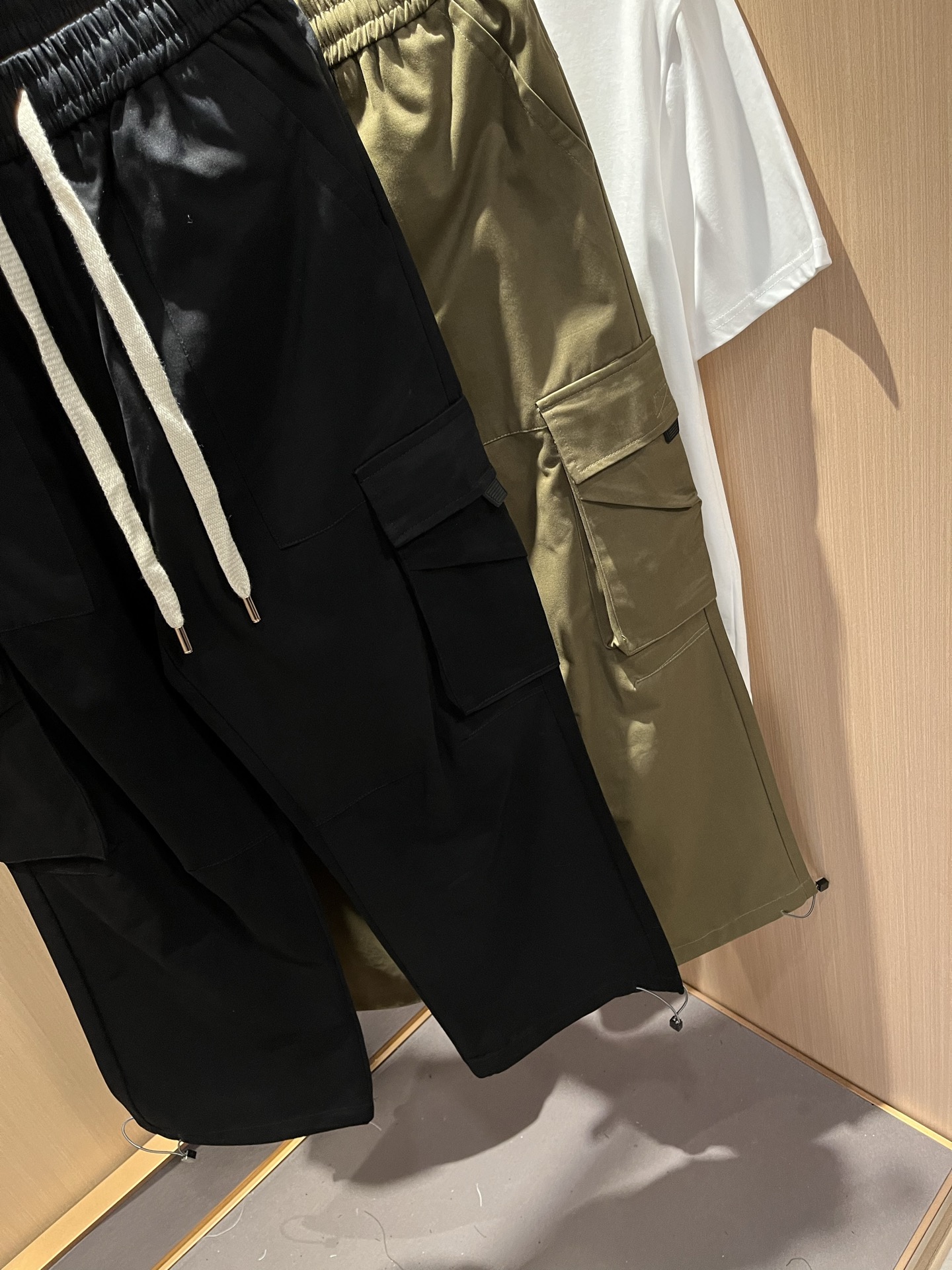  Louls**Vultt*n路易*登 2025春夏新款松紧腰休闲裤 ！标识logo图案皮革修饰！采用双