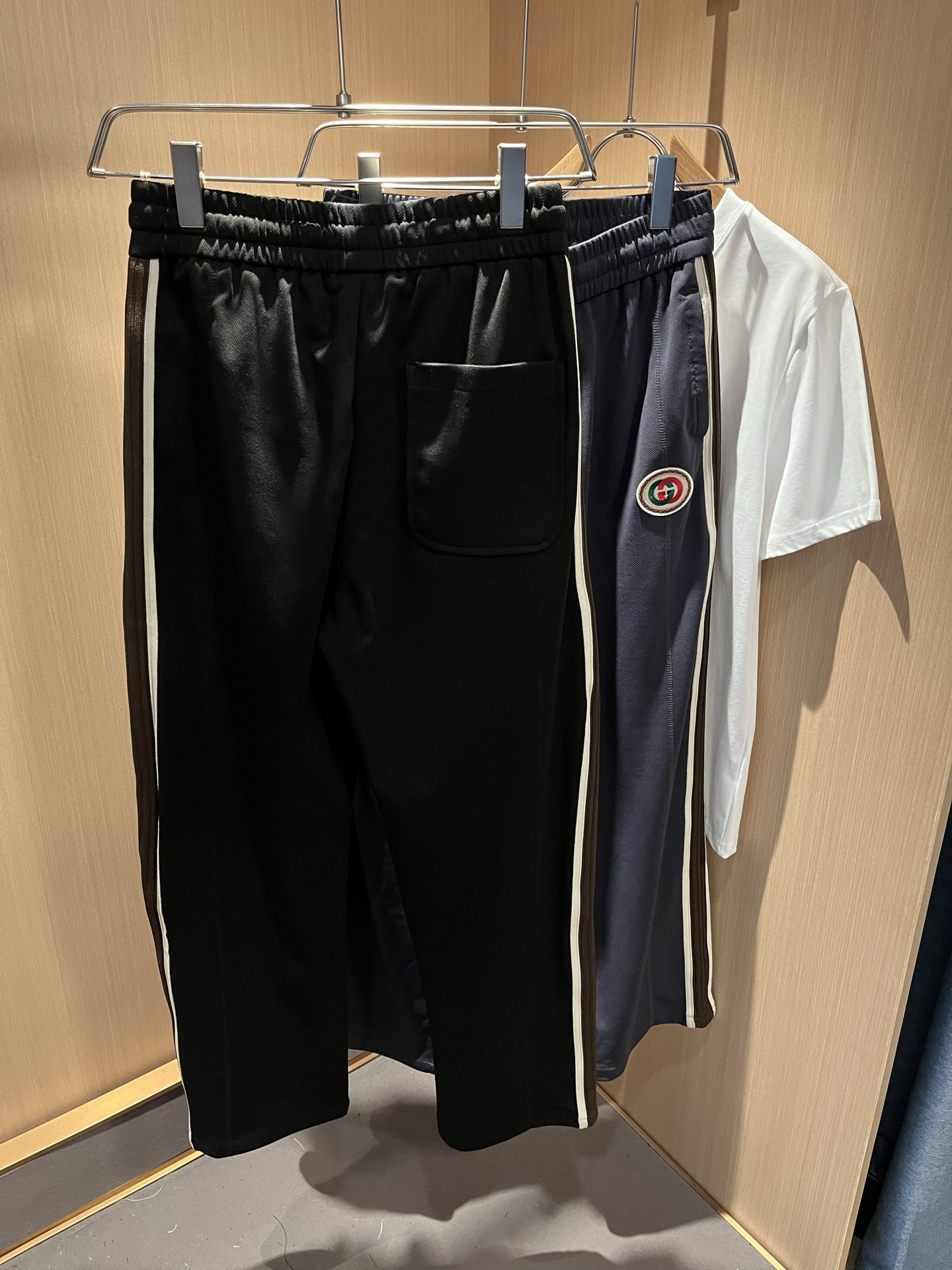  GUC*I古家2025春夏百搭休闲裤，作为高奢潮牌G家经典款式，此款的风格可以说是完美无缺，设计LOG