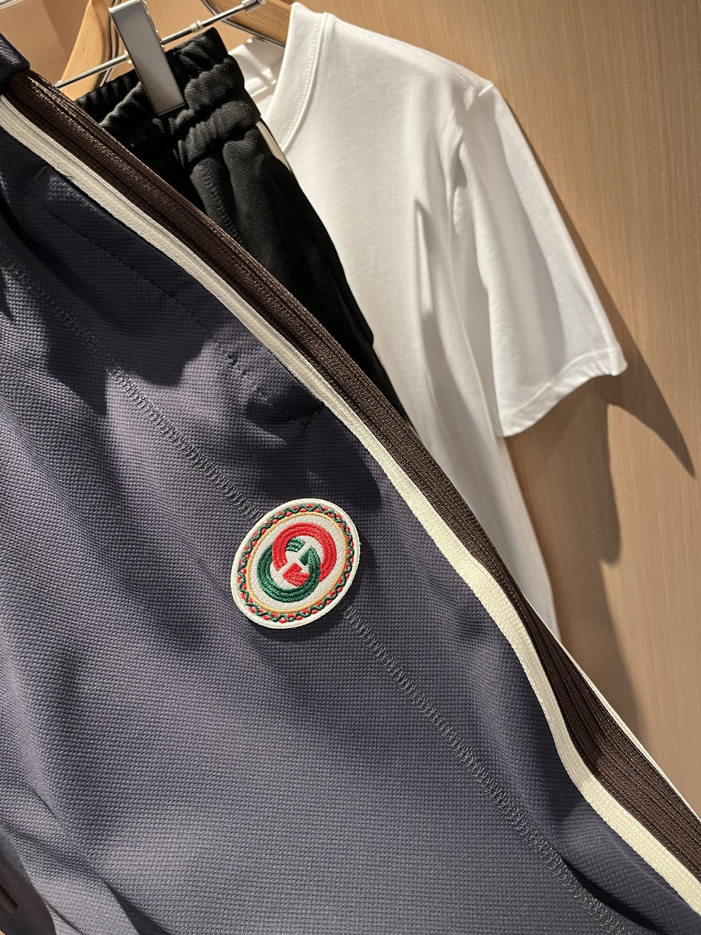  GUC*I古家2025春夏百搭休闲裤，作为高奢潮牌G家经典款式，此款的风格可以说是完美无缺，设计LOG