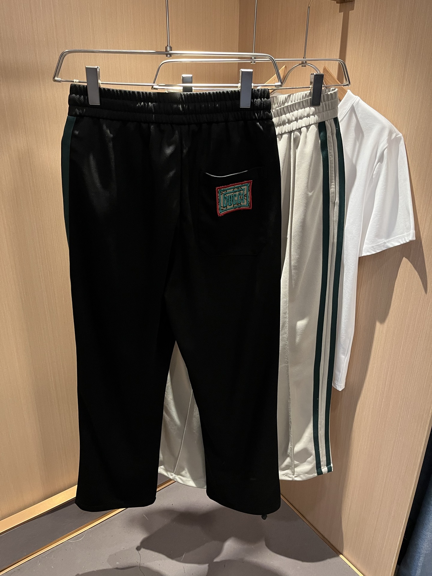  GUC*I古家2025春夏百搭休闲裤，作为高奢潮牌G家经典款式，此款的风格可以说是完美无缺，设计LOG