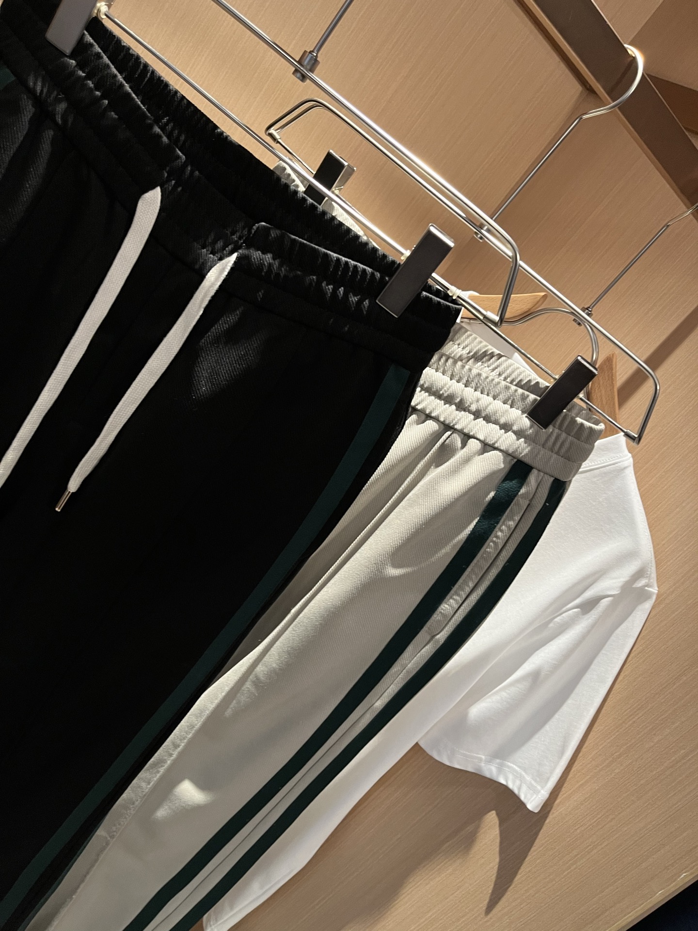  GUC*I古家2025春夏百搭休闲裤，作为高奢潮牌G家经典款式，此款的风格可以说是完美无缺，设计LOG