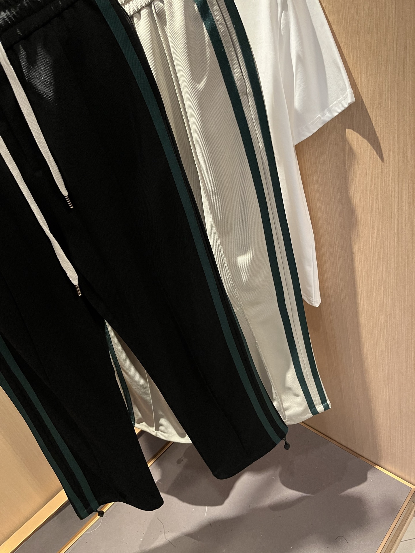  GUC*I古家2025春夏百搭休闲裤，作为高奢潮牌G家经典款式，此款的风格可以说是完美无缺，设计LOG