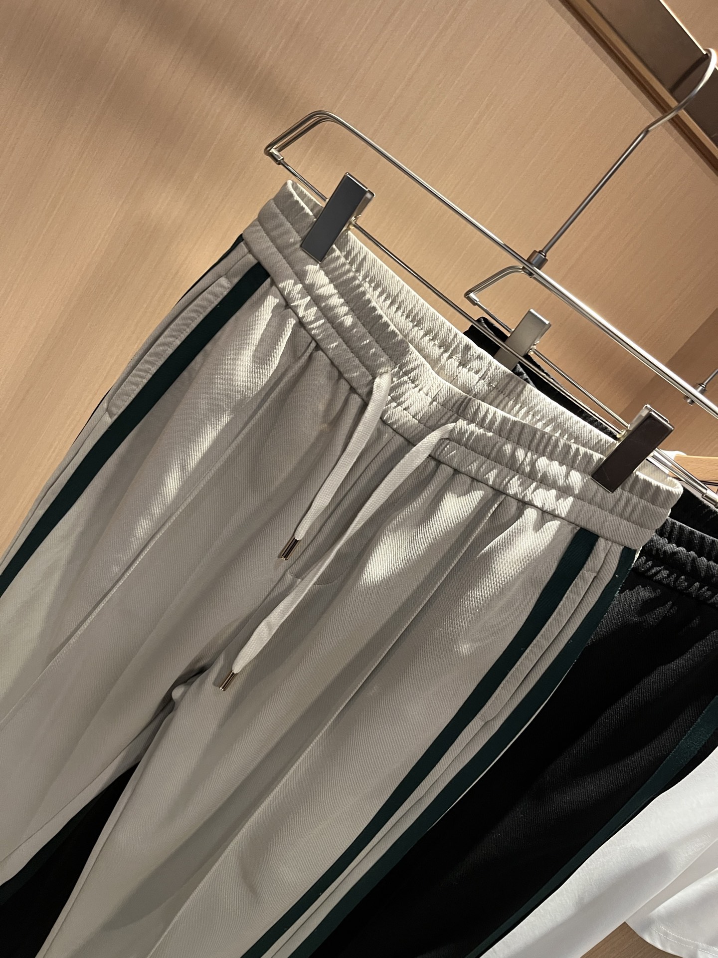  GUC*I古家2025春夏百搭休闲裤，作为高奢潮牌G家经典款式，此款的风格可以说是完美无缺，设计LOG