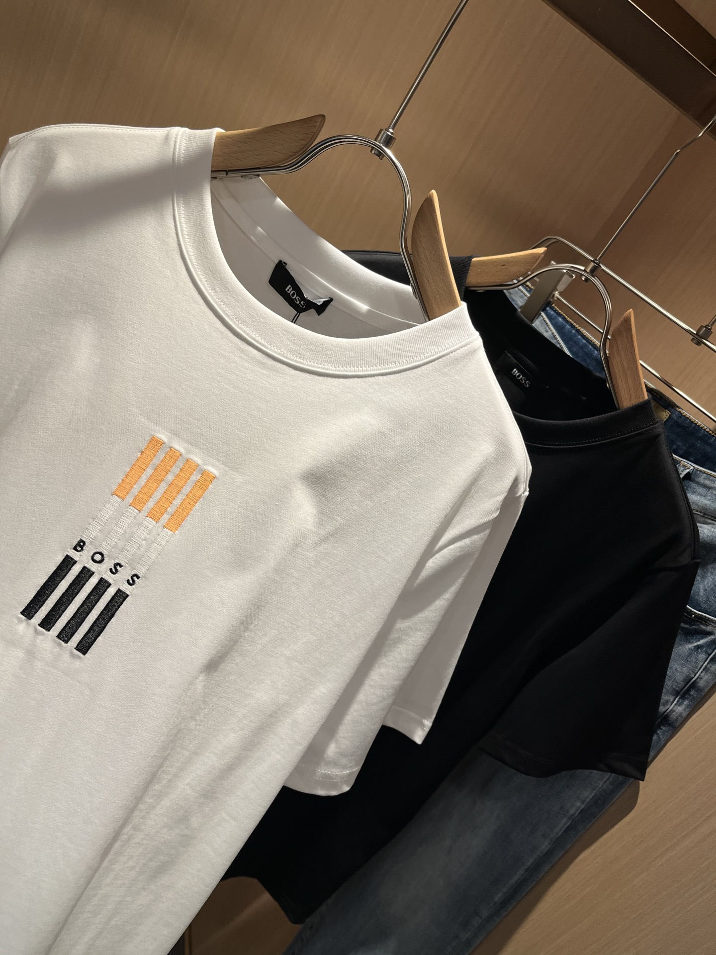  HUGO BOSS 雨果博斯 2025春夏新款男女同款👫短袖T恤！图案时尚休闲短袖T恤衫！胸前刺绣lo