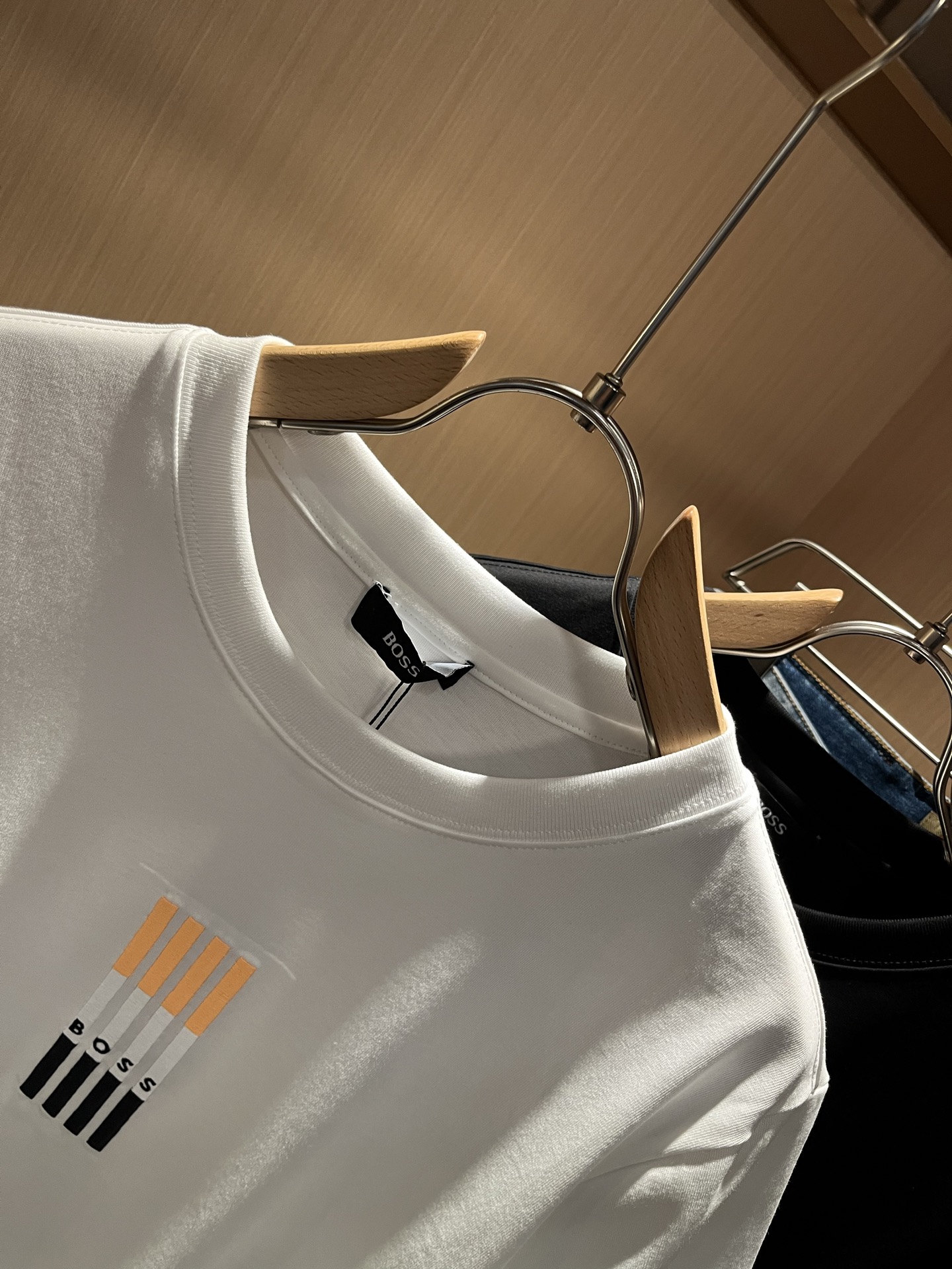  HUGO BOSS 雨果博斯 2025春夏新款男女同款👫短袖T恤！图案时尚休闲短袖T恤衫！胸前刺绣lo