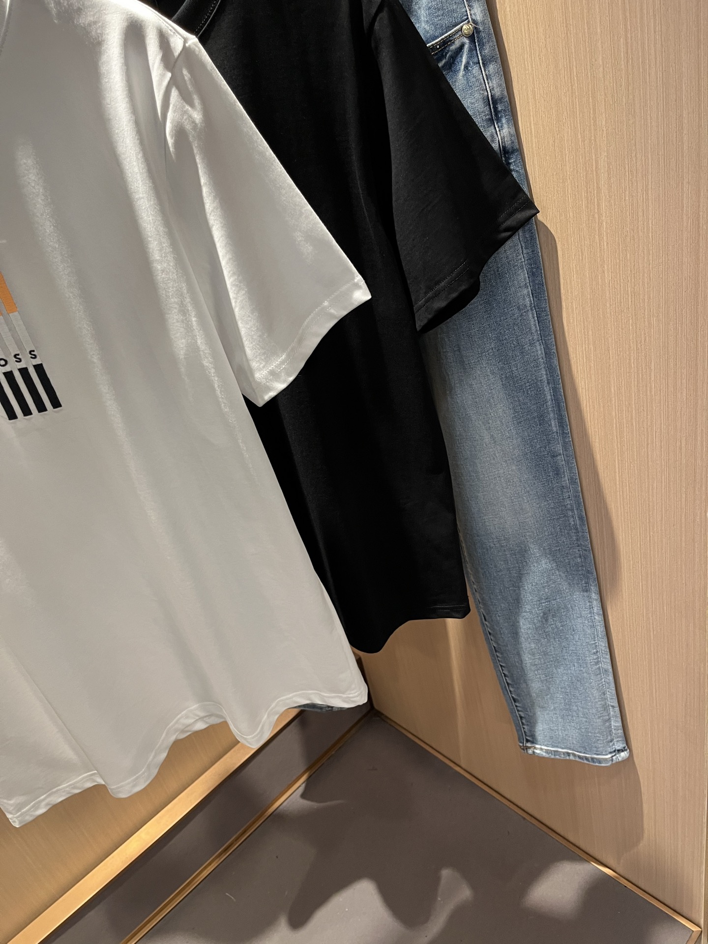  HUGO BOSS 雨果博斯 2025春夏新款男女同款👫短袖T恤！图案时尚休闲短袖T恤衫！胸前刺绣lo