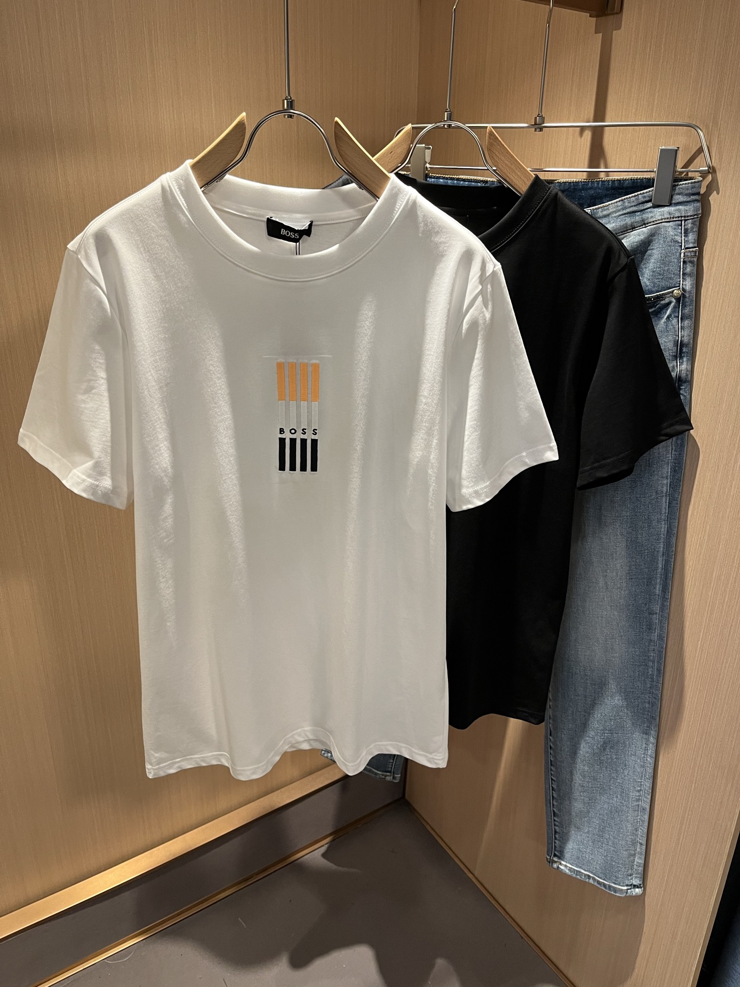  HUGO BOSS 雨果博斯 2025春夏新款男女同款👫短袖T恤！图案时尚休闲短袖T恤衫！胸前刺绣lo