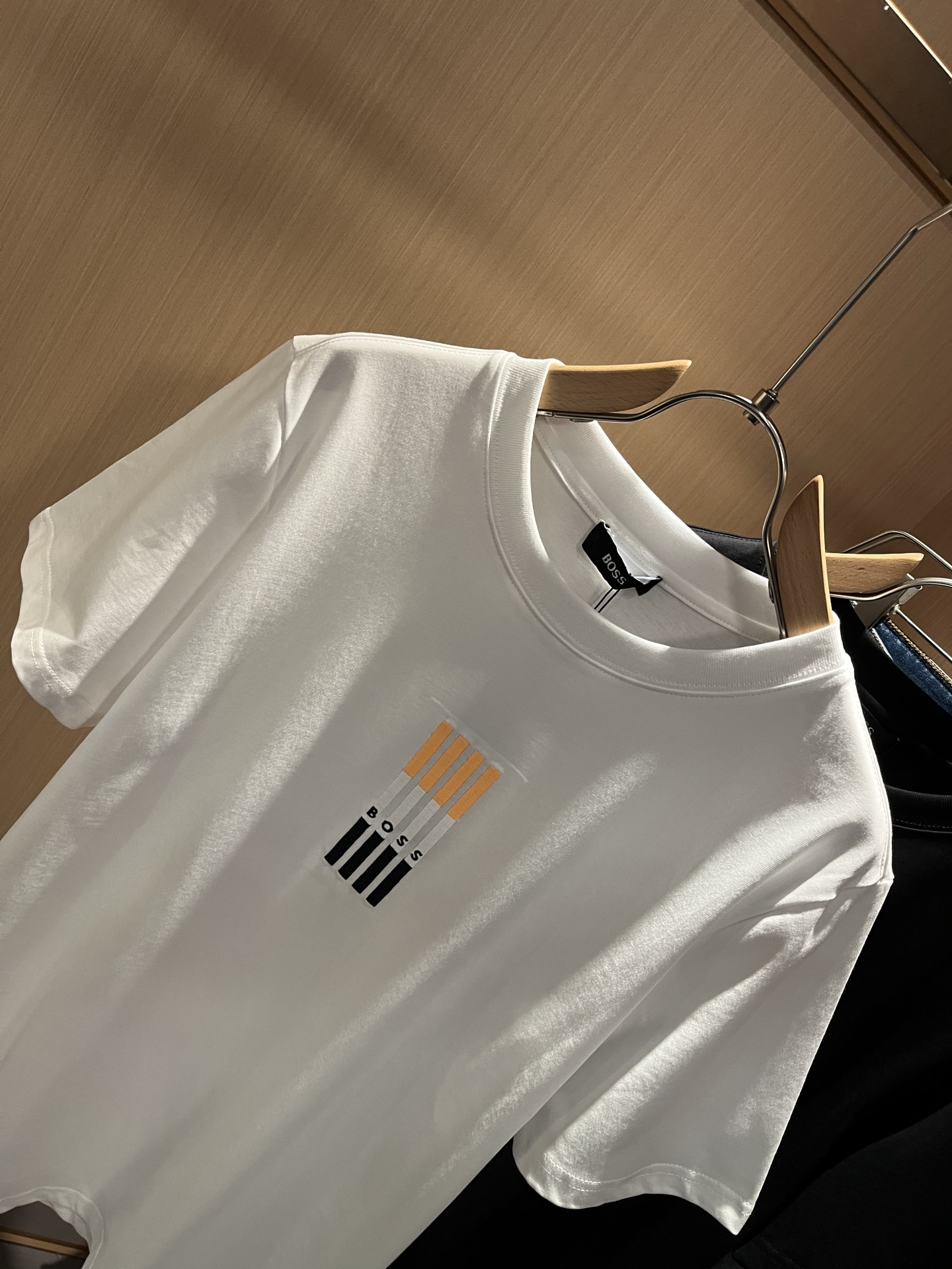  HUGO BOSS 雨果博斯 2025春夏新款男女同款👫短袖T恤！图案时尚休闲短袖T恤衫！胸前刺绣lo