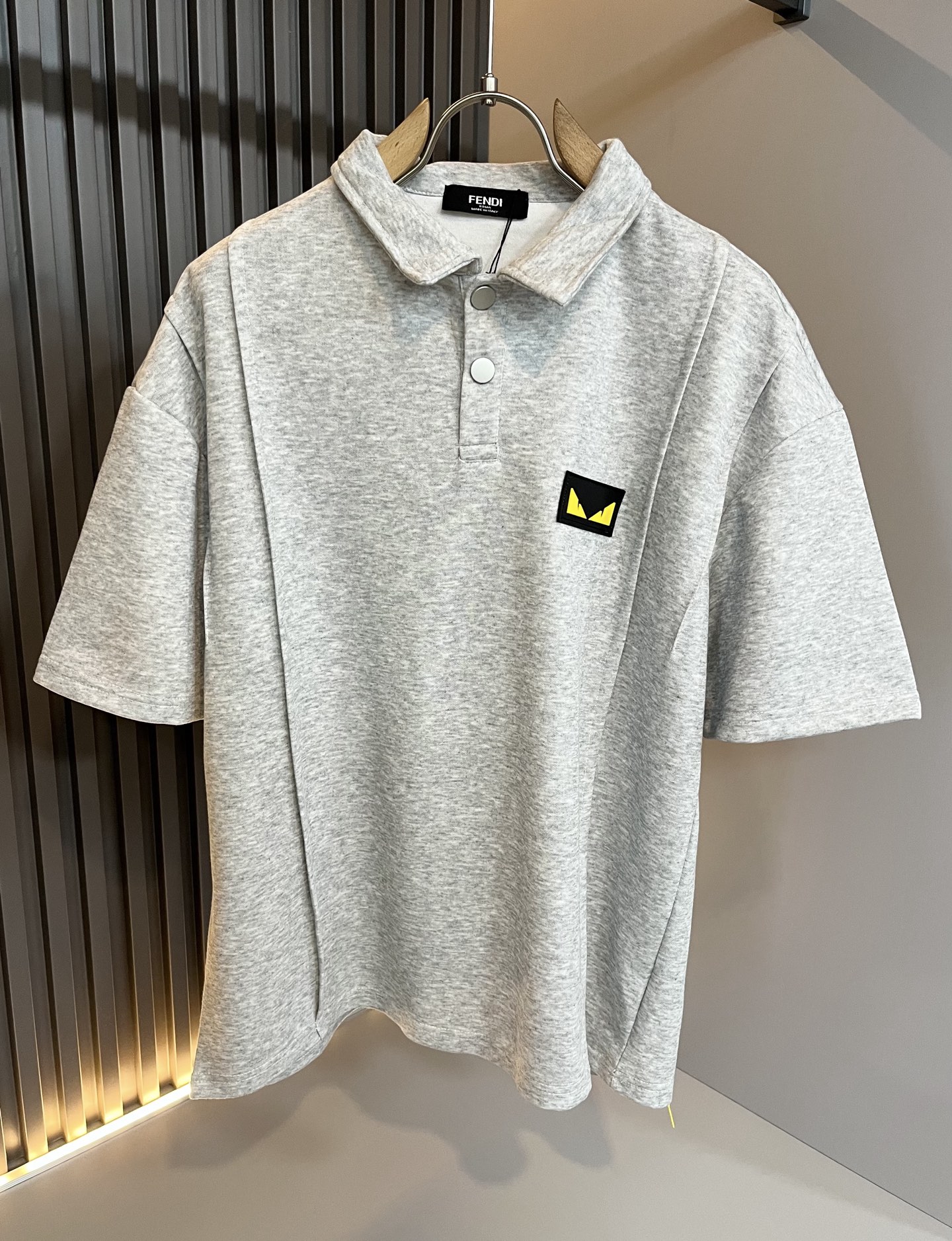 NO:445071,FEN*I New spring and summer men and women's set, original Italian orders, popular FD family items, representative and full of specifications, boutiques that all FD fans are worth buying!  Pure Yidian channel orders, high-end and popular products from the FD family, very popular items at the moment, and the iconic FF letter logo on the chest!  High-end goods worth keeping and giving away to others!  The most classic BUGS series of styles in the FD family are trendy and beautiful, with a full sense of trend, a very high sense of grade and specification, and use a very classic two-color combination, giving people a strong visual impact and a very high recognition. The top exclusive pure cotton fabric is created, with a soft, delicate and comfortable touch, and the quality is quite high-end and classy!  Perfectly interprets the charm of the brand and leaves a deep impression. It is more fashionable and charming. It has simple, elegant and fashionable upper body, and is even more stressful for outfits!  The inner wear alone is very delicious and beautiful scenery that cannot be ignored!  Size M-4XL, fendi,dior,alexander wang19860909FEN*I 芬*迪 春夏新款男女同款套装,意大利原厂订单,FD家族人气单品,代表性十足,规格感十足的精品,所有FD粉丝都值得抢购的精品！纯正意代渠道订单,FD家族的高奢人气爆款产物,当下十分火爆的单品,胸前标志性FF字母标识logo修饰！值得自留和送人的高端货！FD家族最为经典的BUGS系列款式单品,新潮又好看,潮流气息感十足,档次规格感极高,并且采用十分经典的双色搭配,给人的视觉冲击感相当强烈,有着极高的辨识度,顶级专属纯棉面料,打造,触感柔软细腻舒适,品相相当高级有档次！完美诠释品牌魅力,给人留下深刻印象.更具时尚与韵味,上身简约大方时尚,对于穿搭更是毫无压力！单穿内搭都极有味道,不可忽视的靓丽风景线！ 尺码M-4XL,,fendi,dior,alexander wang,Men's clothing