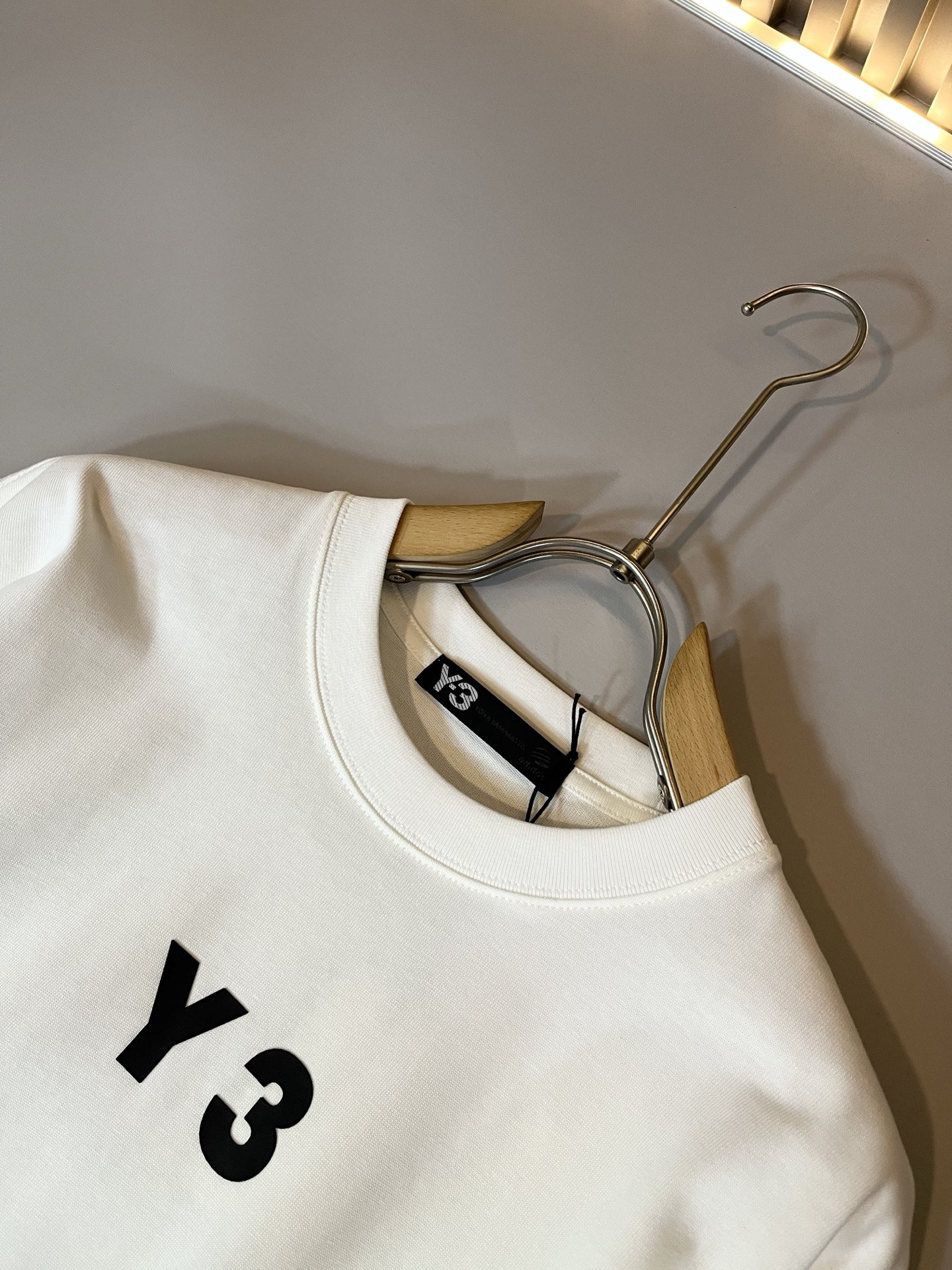  Y- 3山本*耀司 2025春夏新品男女同款👫短袖T恤 ，一面料上身舒适感非常好。炸街必须要拥有它，专