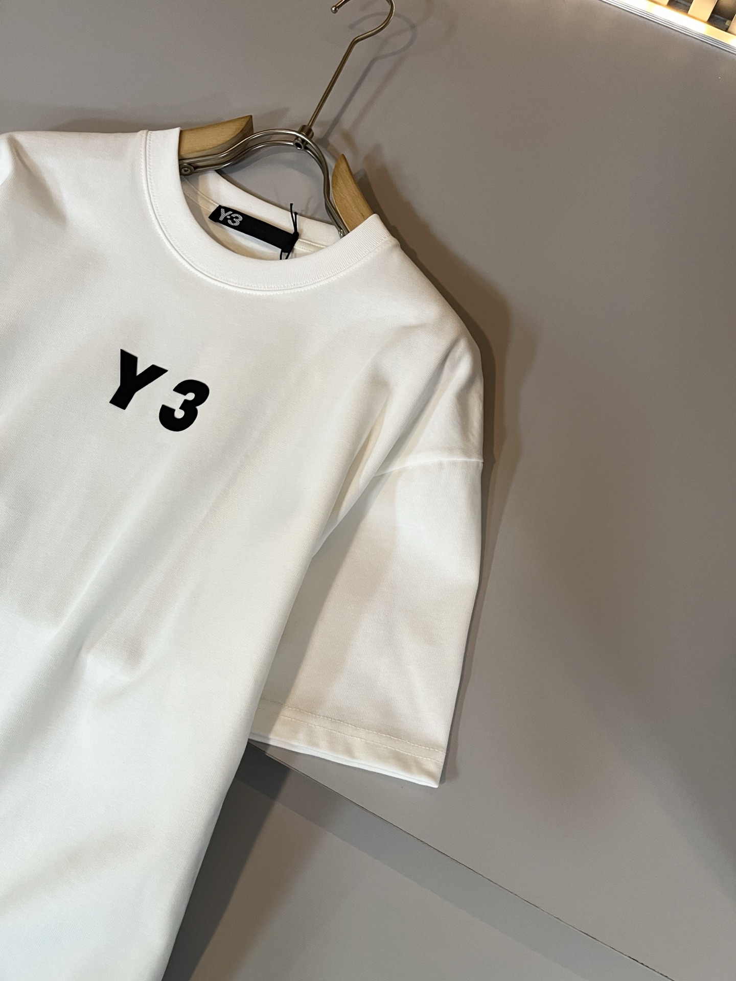  Y- 3山本*耀司 2025春夏新品男女同款👫短袖T恤 ，一面料上身舒适感非常好。炸街必须要拥有它，专