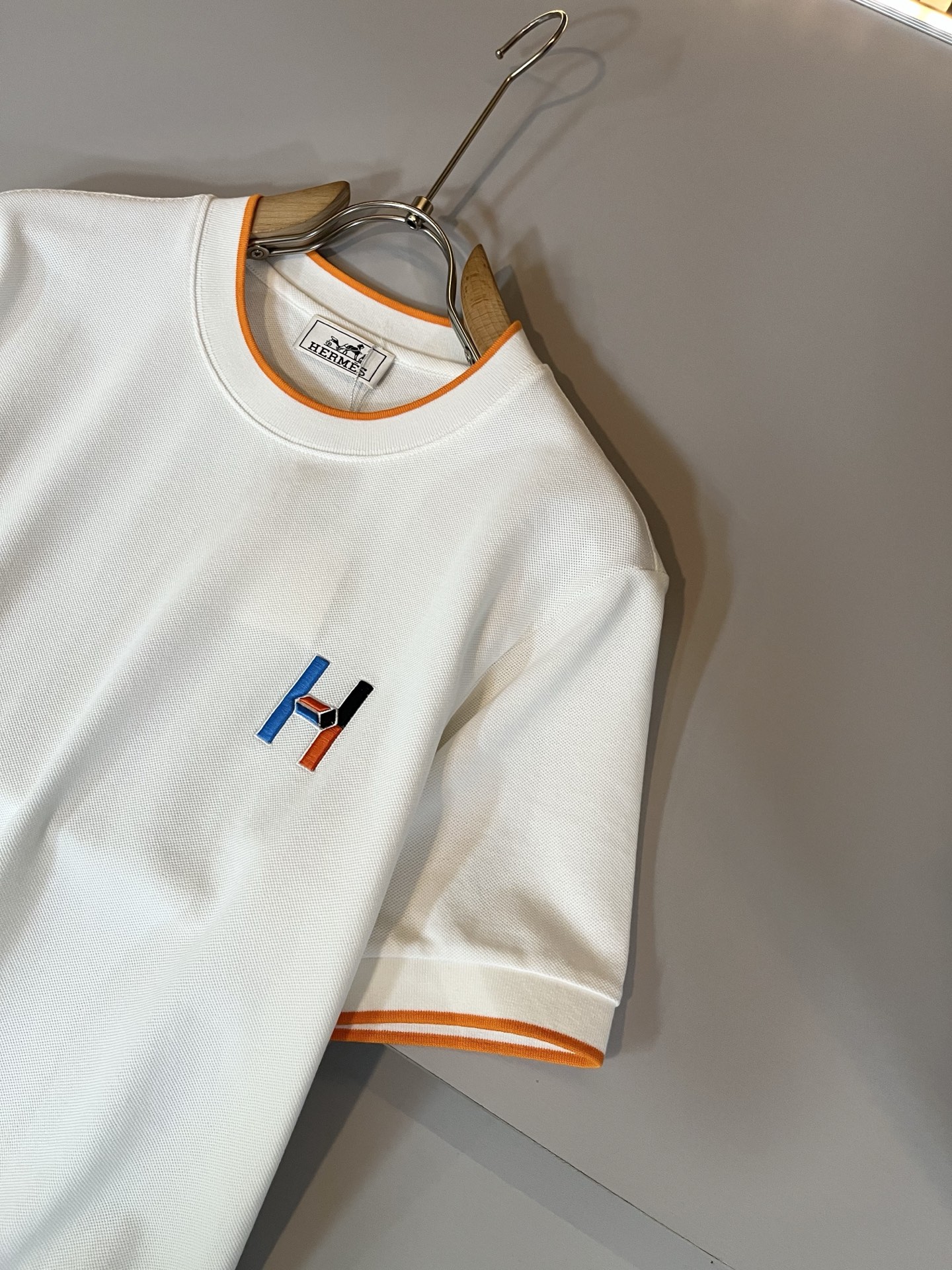  Her*mes爱*仕2025春夏新款男士短袖T恤，全新升级百搭基础款，低调奢华，品格之选！甄选优质精选