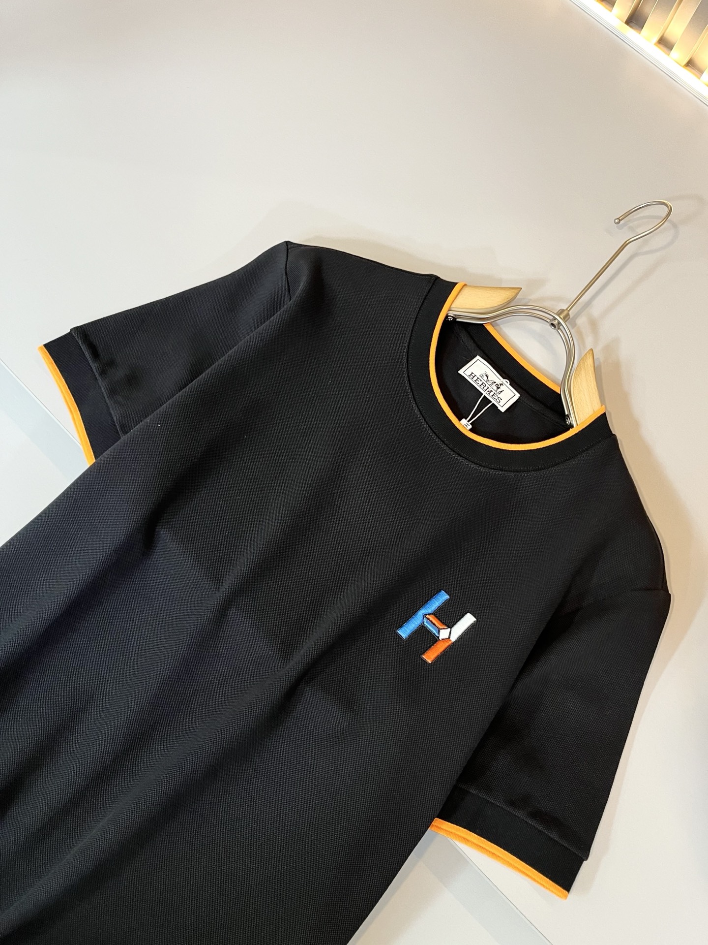  Her*mes爱*仕2025春夏新款男士短袖T恤，全新升级百搭基础款，低调奢华，品格之选！甄选优质精选