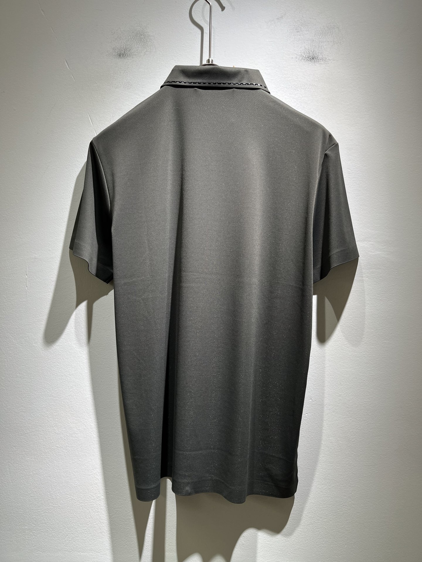  LouisVuitt*路易*登  2025春夏新品最新工艺短袖Polo衫，胸前logo图案压胶设计！代