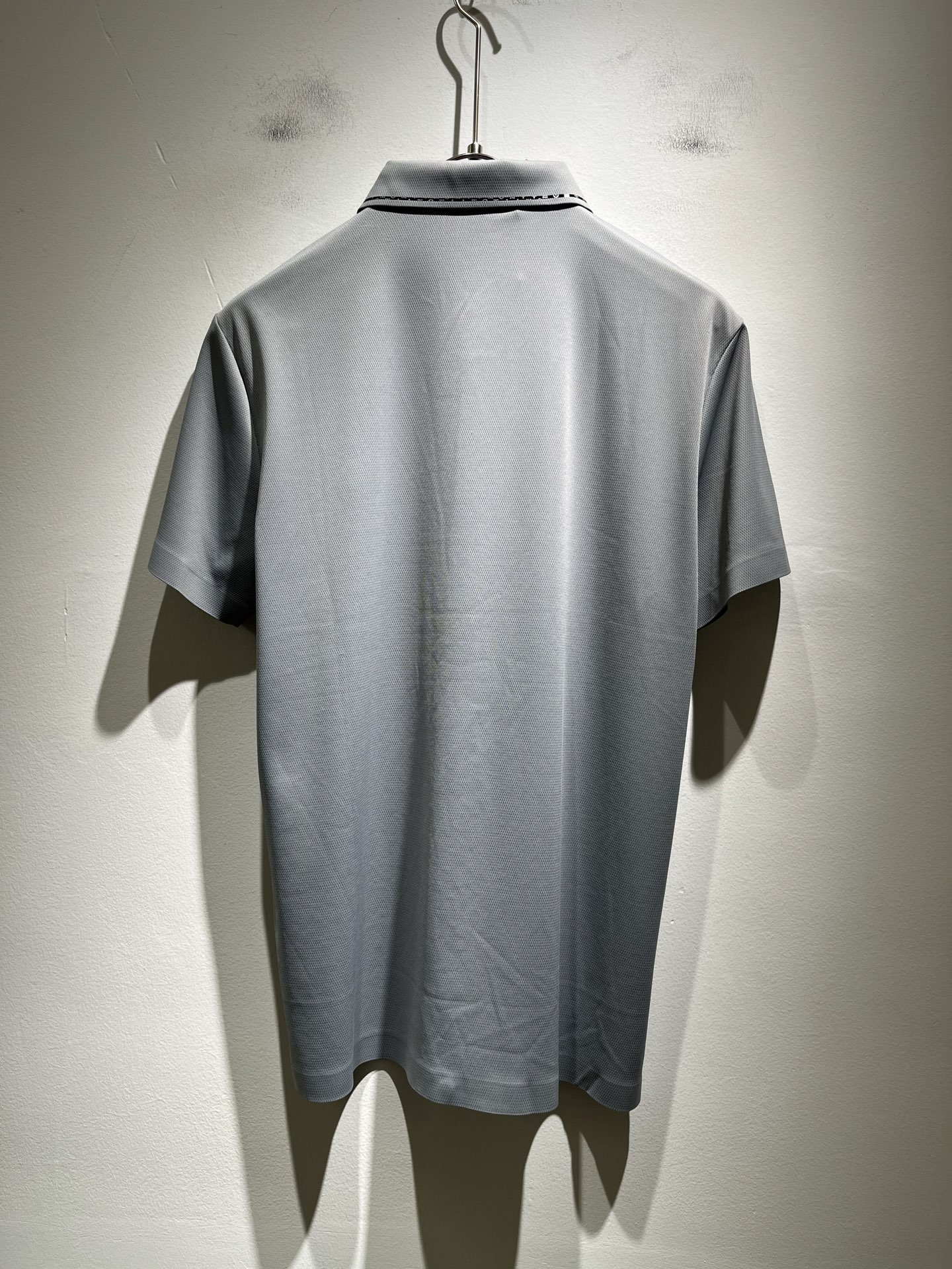 LouisVuitt*路易*登  2025春夏新品最新工艺短袖Polo衫，胸前logo图案压胶设计！代