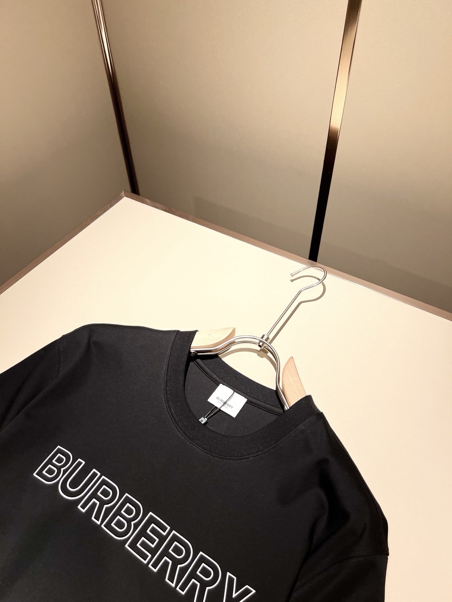 BURBER*Y巴*莉2025春夏新品男女同款👫短袖T恤,重磅来袭,最近比较火热的环保纯棉面料制作而成