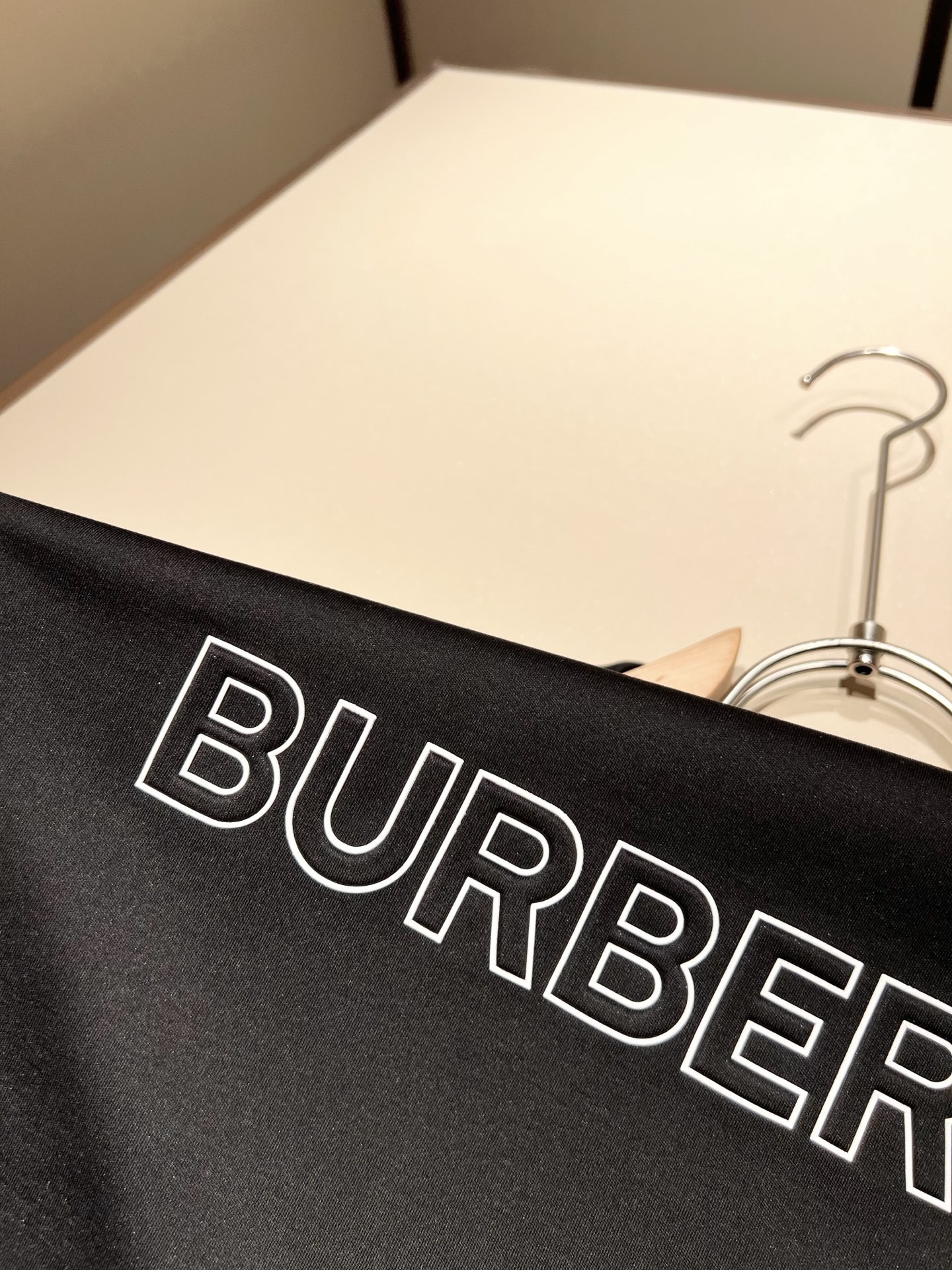 BURBER*Y巴*莉2025春夏新品男女同款👫短袖T恤,重磅来袭,最近比较火热的环保纯棉面料制作而成