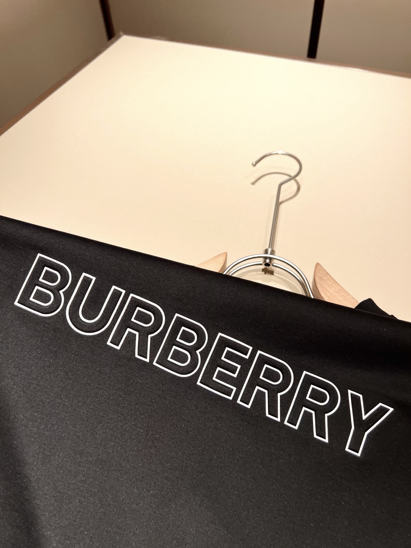 BURBER*Y巴*莉2025春夏新品男女同款👫短袖T恤,重磅来袭,最近比较火热的环保纯棉面料制作而成