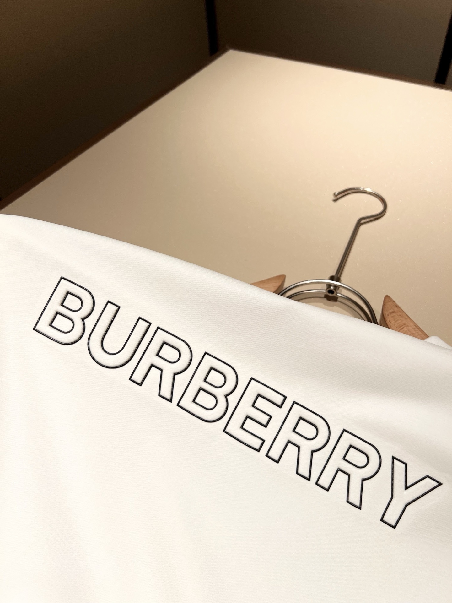 BURBER*Y巴*莉2025春夏新品男女同款👫短袖T恤,重磅来袭,最近比较火热的环保纯棉面料制作而成
