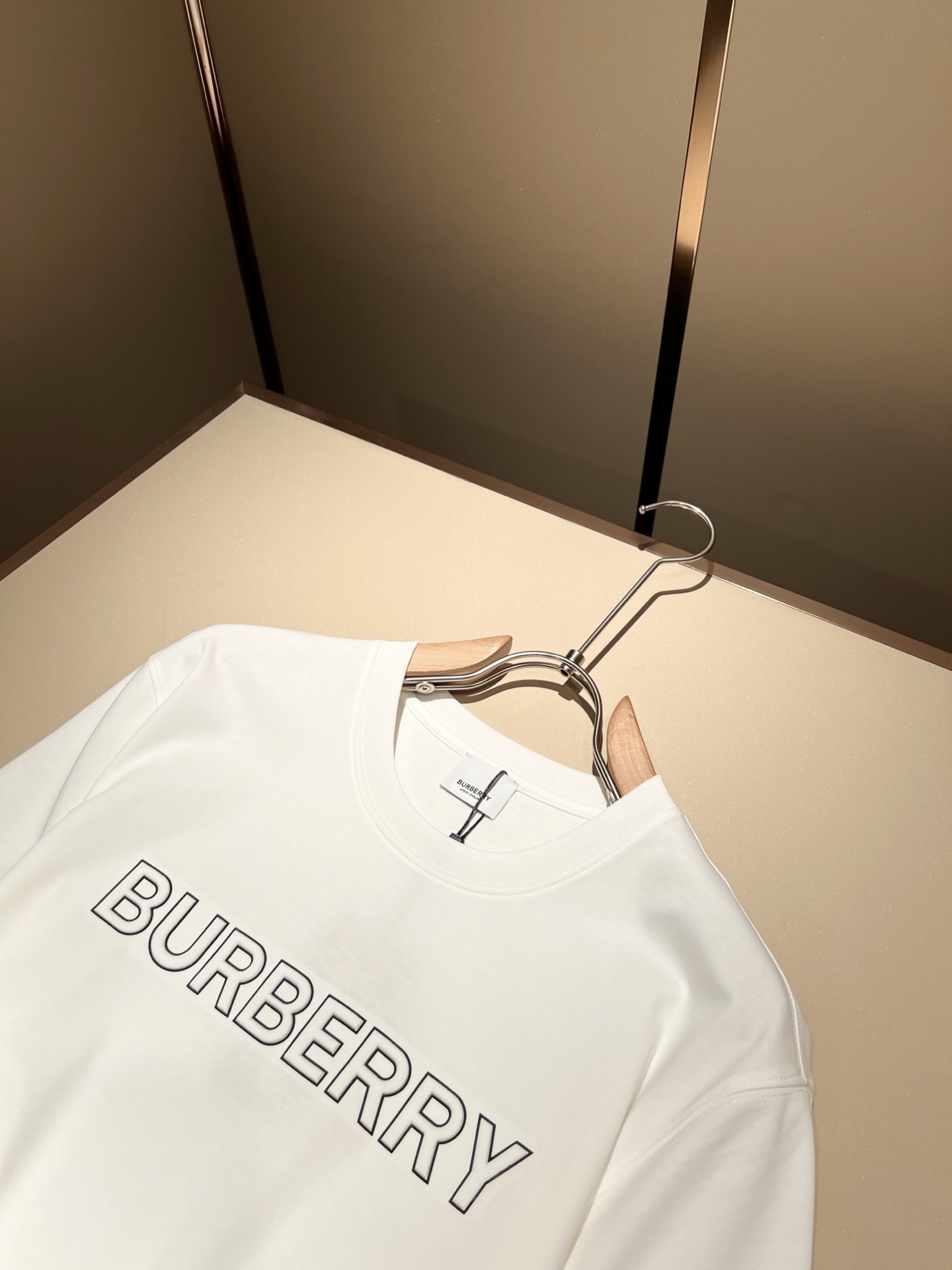 BURBER*Y巴*莉2025春夏新品男女同款👫短袖T恤,重磅来袭,最近比较火热的环保纯棉面料制作而成