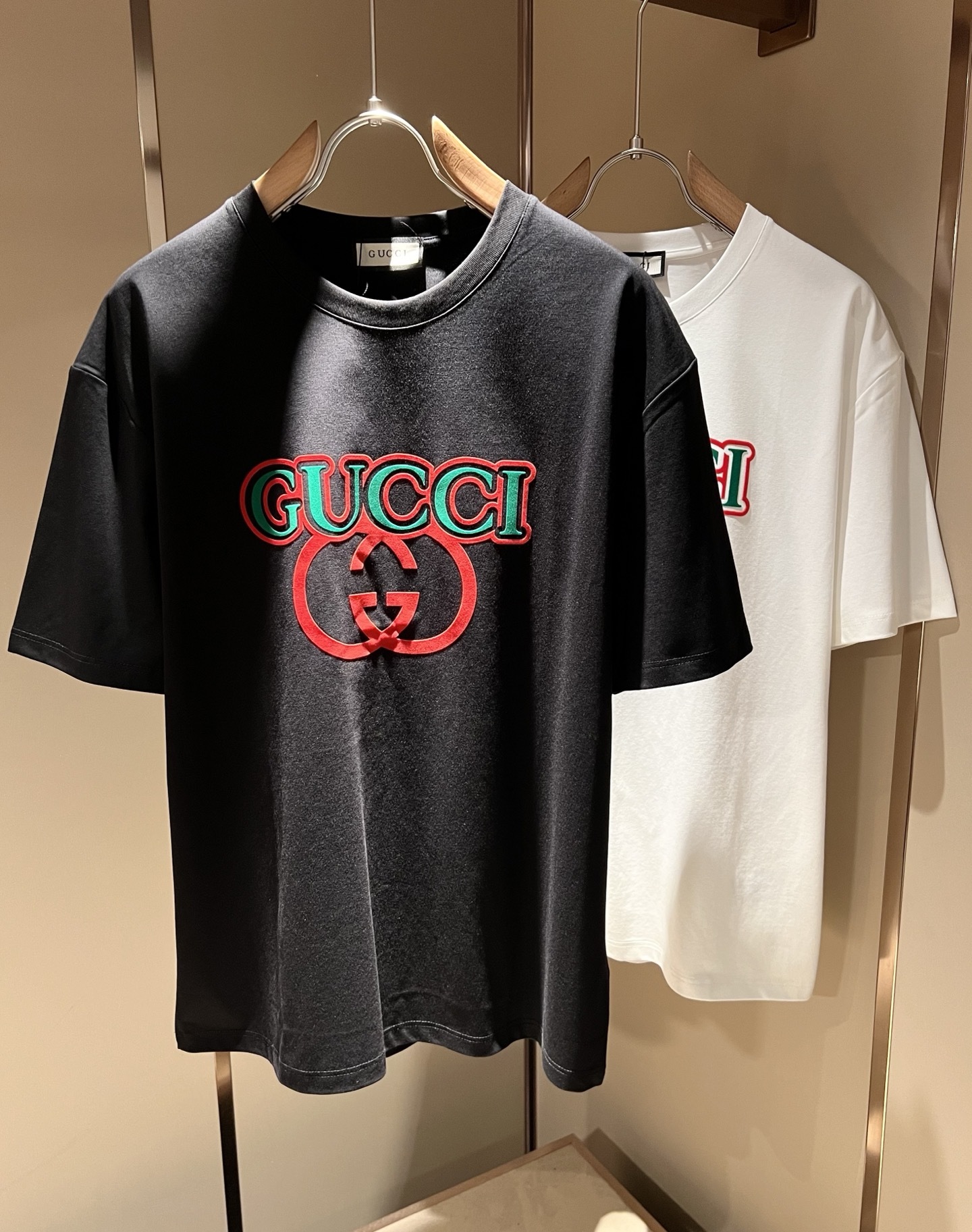 Gucc*古家 2025春夏新款男女同情侣款👫休闲宽松棉质圆领短袖T恤衫!贸易公司渠道稀出,同步官