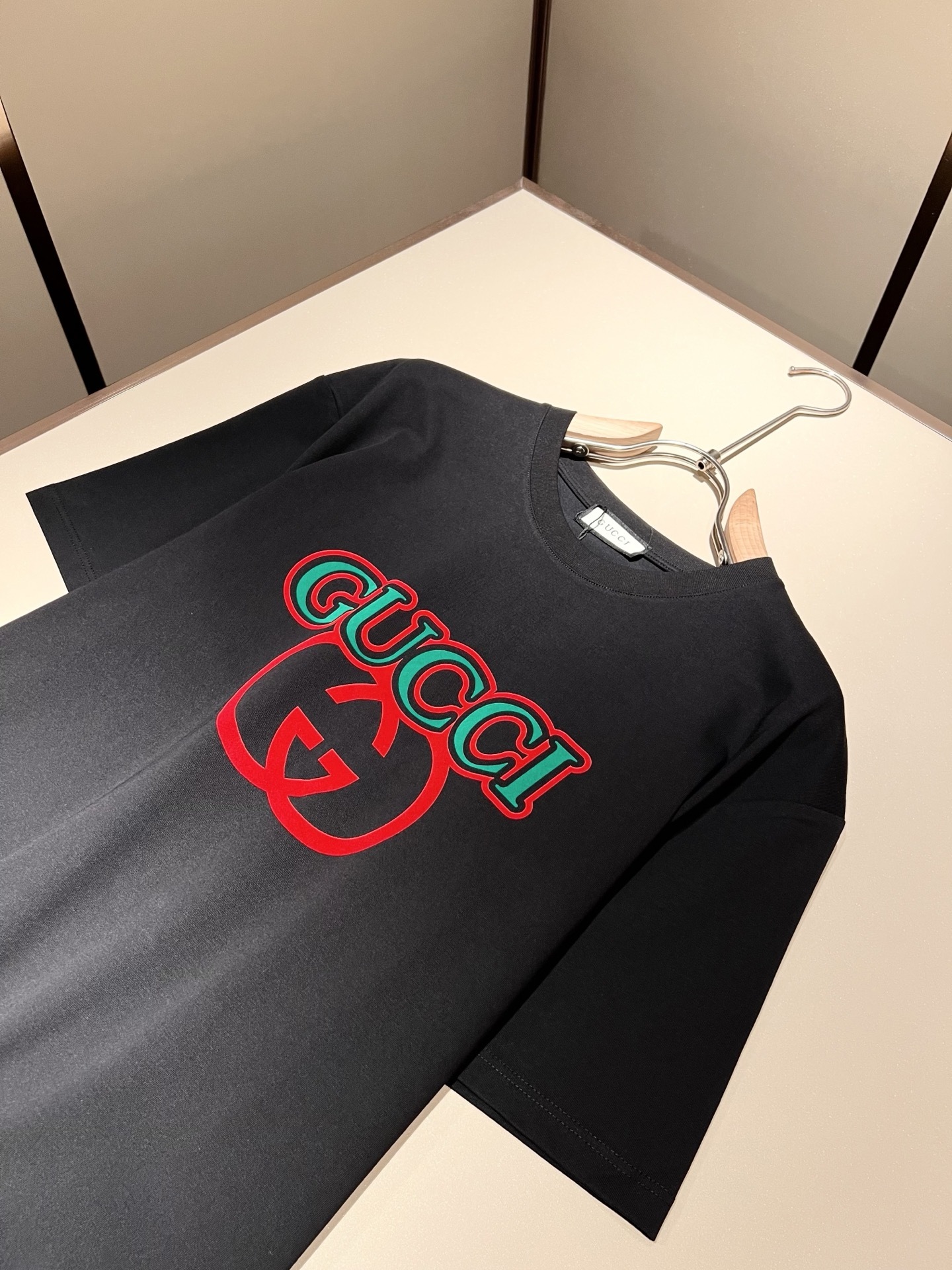 Gucc*古家 2025春夏新款男女同情侣款👫休闲宽松棉质圆领短袖T恤衫!贸易公司渠道稀出,同步官