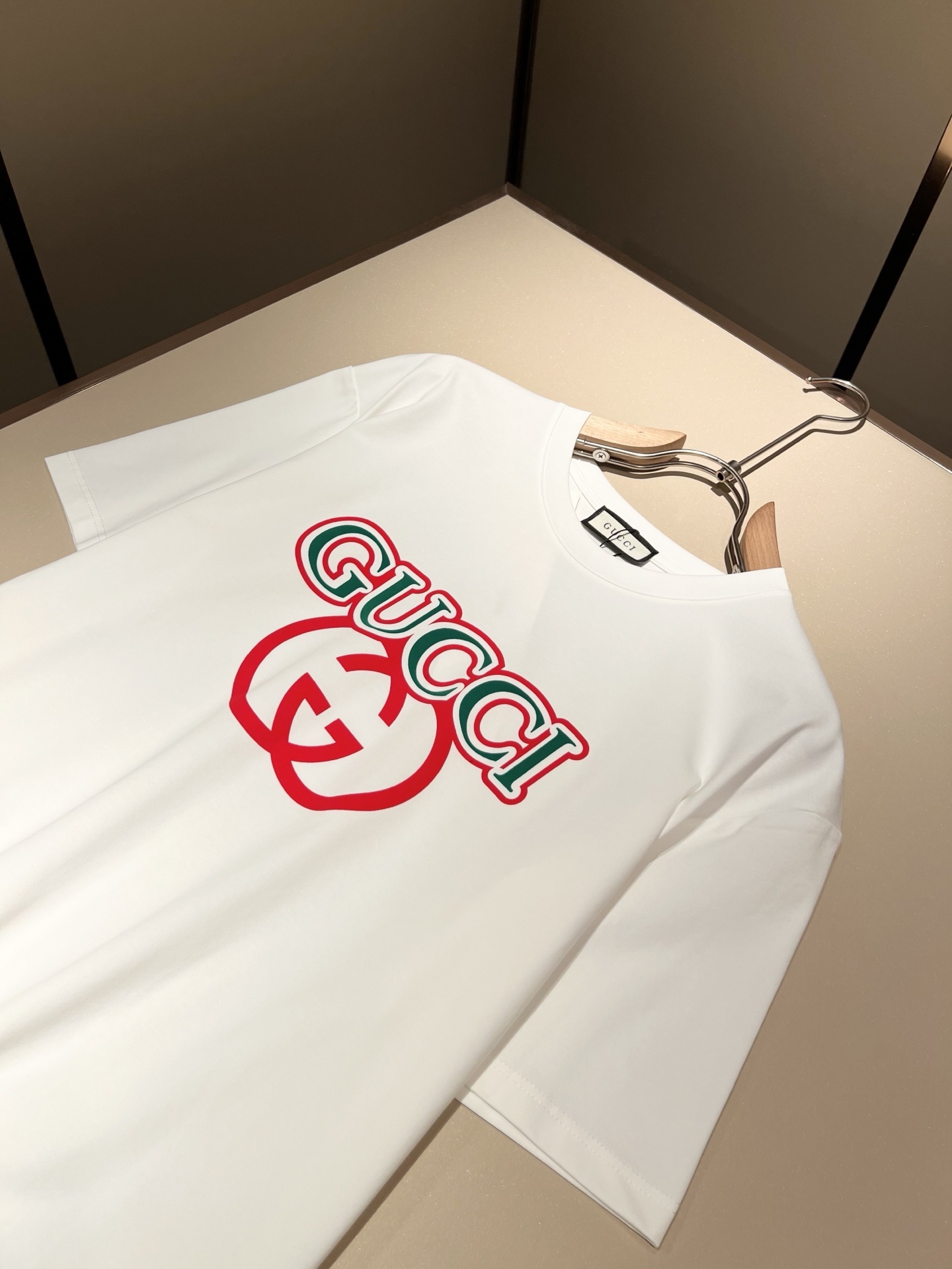 Gucc*古家 2025春夏新款男女同情侣款👫休闲宽松棉质圆领短袖T恤衫!贸易公司渠道稀出,同步官