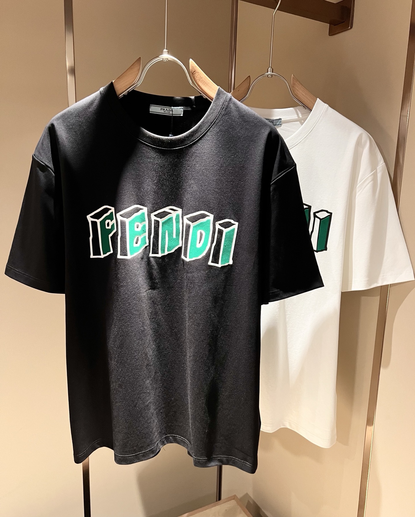   FEN*I 芬*迪2025春夏新款FD家族FF男女同款👫短袖T恤，男女同款👫百搭极简短袖。意大利原厂