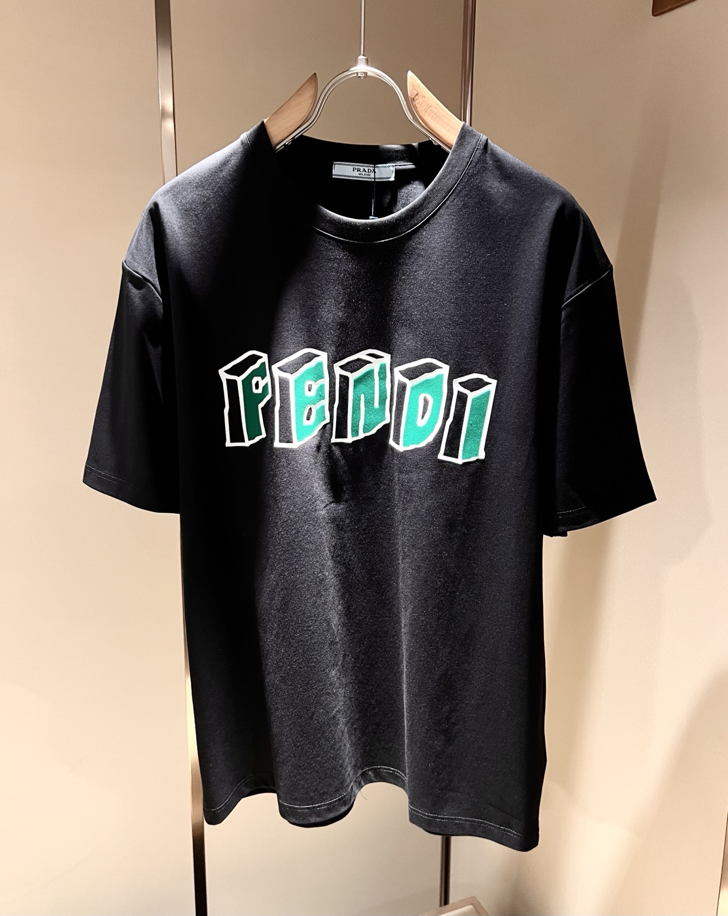   FEN*I 芬*迪2025春夏新款FD家族FF男女同款👫短袖T恤，男女同款👫百搭极简短袖。意大利原厂